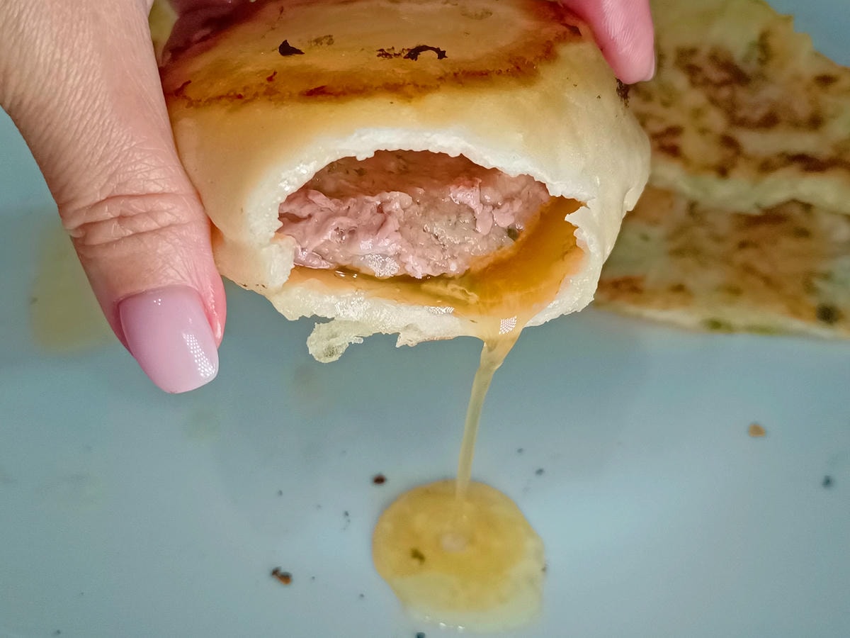 【宅配美食推薦】吳霸霸、酥脆亞麻小米蔥油餅、隨時爆漿肉汁、純牛肉餡餅、蔥肉餡餅必吃起來! - 第18張圖