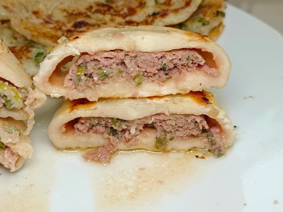 【宅配美食推薦】吳霸霸、酥脆亞麻小米蔥油餅、隨時爆漿肉汁、純牛肉餡餅、蔥肉餡餅必吃起來! - 第17張圖