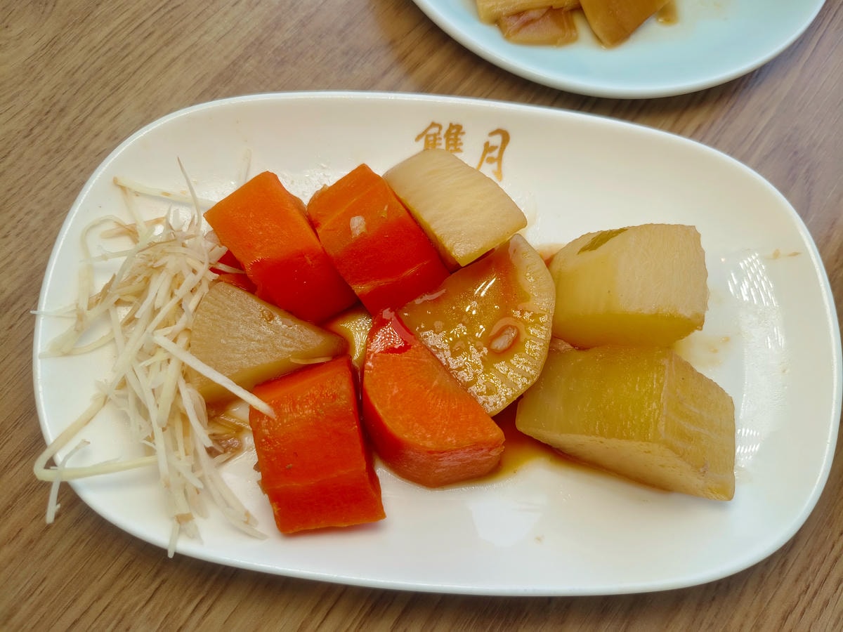 【台北雞湯】雙月食品社 森林公園店、台北拓展到七間店分店了!連續5年台北米其林必比登美食餐廳!每碗湯品料都是滿出來! - 第24張圖