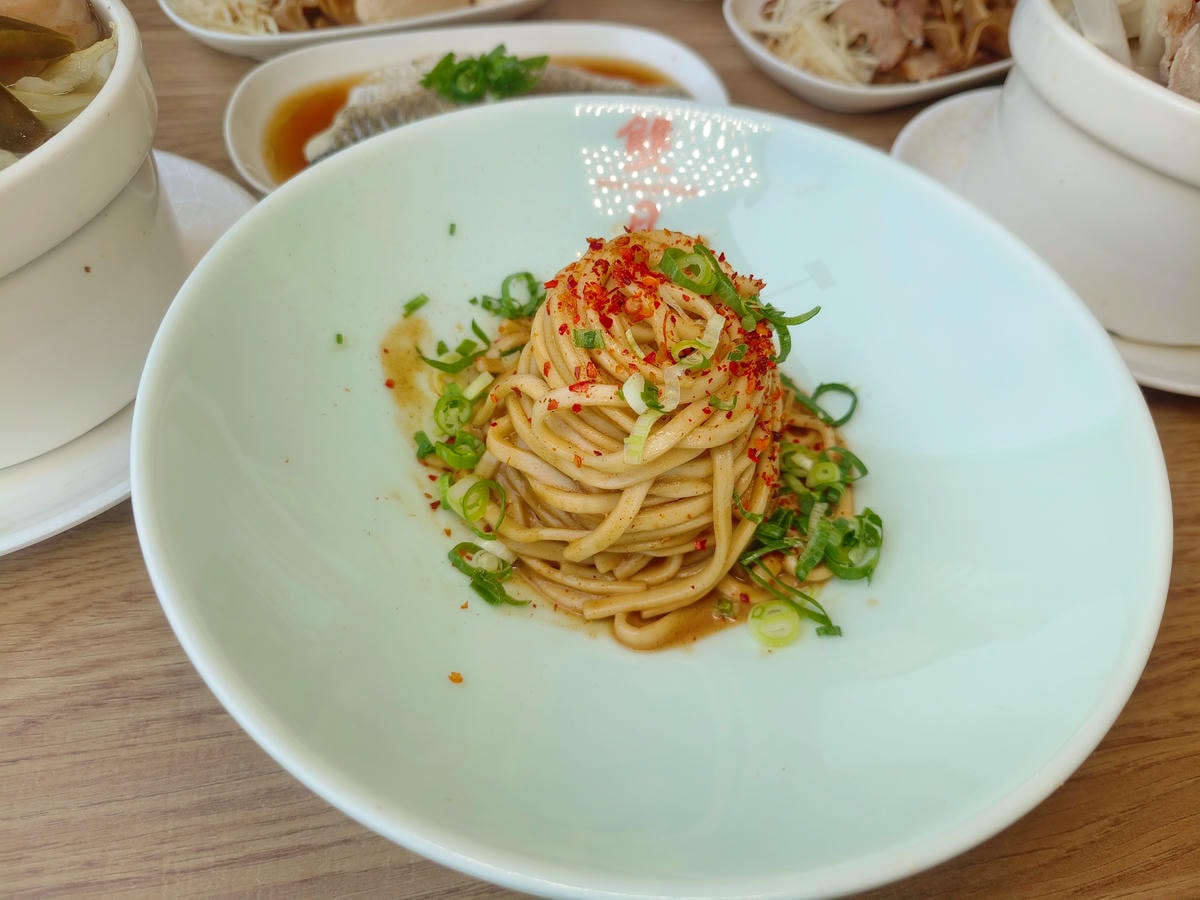 【台北雞湯】雙月食品社 森林公園店、台北拓展到七間店分店了!連續5年台北米其林必比登美食餐廳!每碗湯品料都是滿出來! - 第15張圖