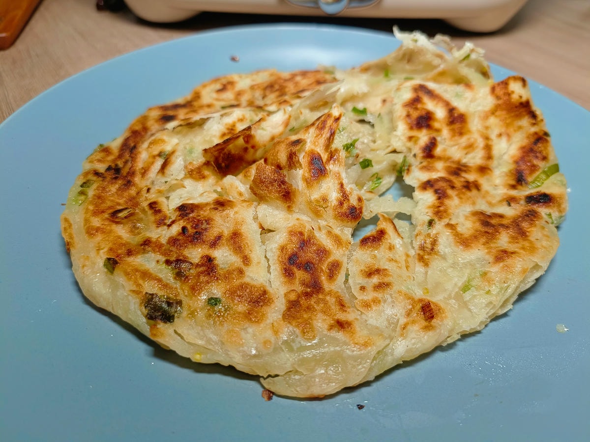 【宅配美食推薦】吳霸霸、酥脆亞麻小米蔥油餅、隨時爆漿肉汁、純牛肉餡餅、蔥肉餡餅必吃起來! - 第6張圖