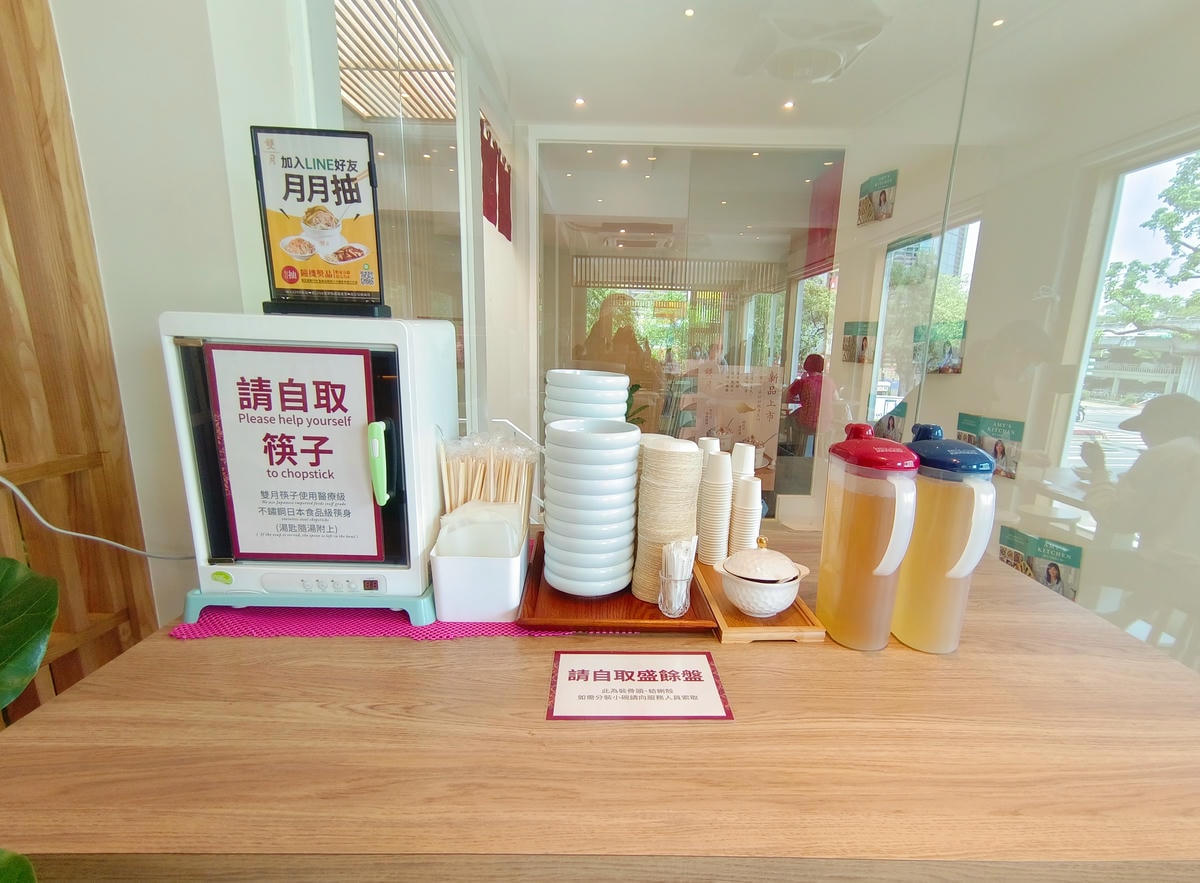 【台北雞湯】雙月食品社 森林公園店、台北拓展到七間店分店了!連續5年台北米其林必比登美食餐廳!每碗湯品料都是滿出來! - 第10張圖