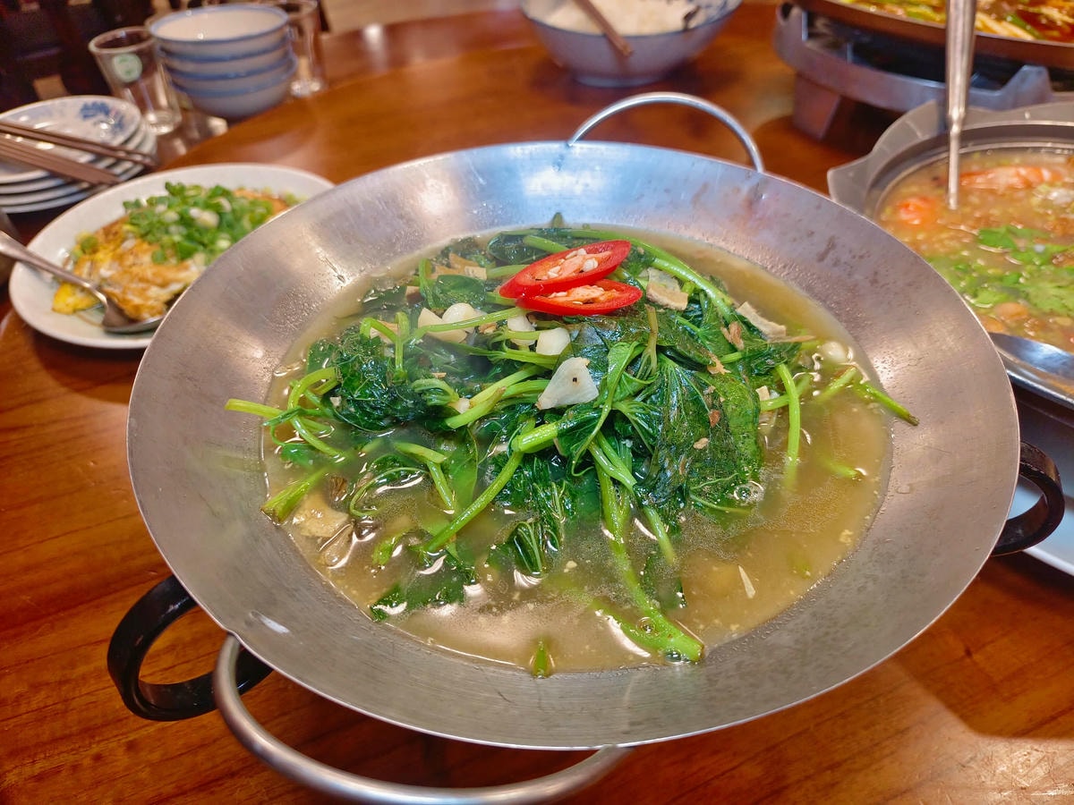 花蓮美食|愛上這味懷舊餐廳、王建民都愛上的懷舊好味、超人氣「綜合海鮮粥」、「醬香古法蛋」、「塔香蒜茄子」懷舊場景超好拍!!花蓮晚餐宵夜推薦 - 第20張圖