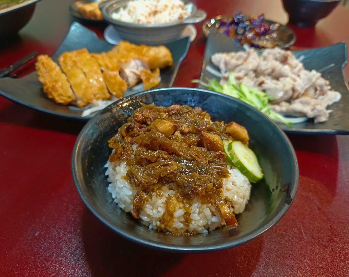 花蓮美食|花蓮威廚食府、酸菜魚片湯、梅干肉燥飯、牛肉麵、連老饕都不錯過的美味! - 第24張圖