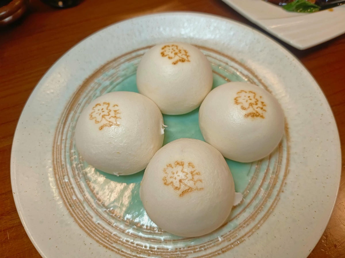 花蓮美食|愛上這味懷舊餐廳、王建民都愛上的懷舊好味、超人氣「綜合海鮮粥」、「醬香古法蛋」、「塔香蒜茄子」懷舊場景超好拍!!花蓮晚餐宵夜推薦 - 第28張圖