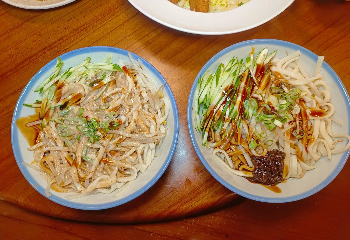 花蓮美食|愛上這味懷舊餐廳、王建民都愛上的懷舊好味、超人氣「綜合海鮮粥」、「醬香古法蛋」、「塔香蒜茄子」懷舊場景超好拍!!花蓮晚餐宵夜推薦 - 第24張圖