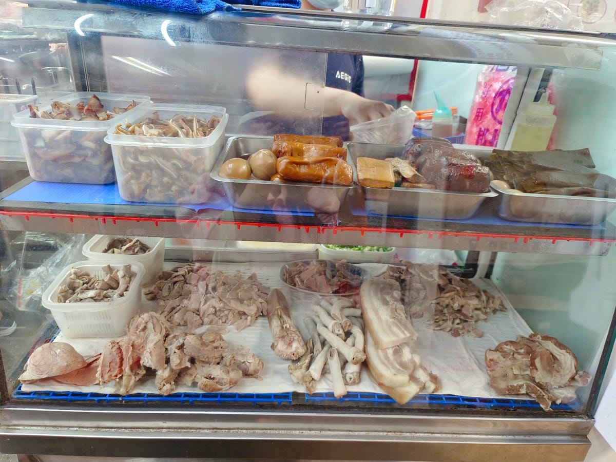 板橋美食|石頭肉圓、三十年老店、QQ肉圓藏鳥蛋、豬血湯必點、在地人天天上門的美食!江子翠美食 - 第4張圖