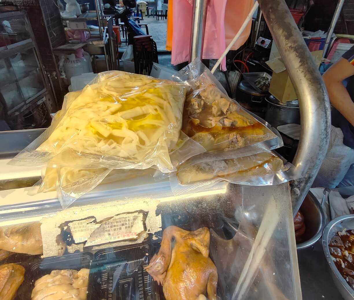 板橋美食｜雞霸 甘蔗雞鹹水雞、肉嫩多汁、吃起來帶有甘甜感！ @💕小美很愛嚐💕