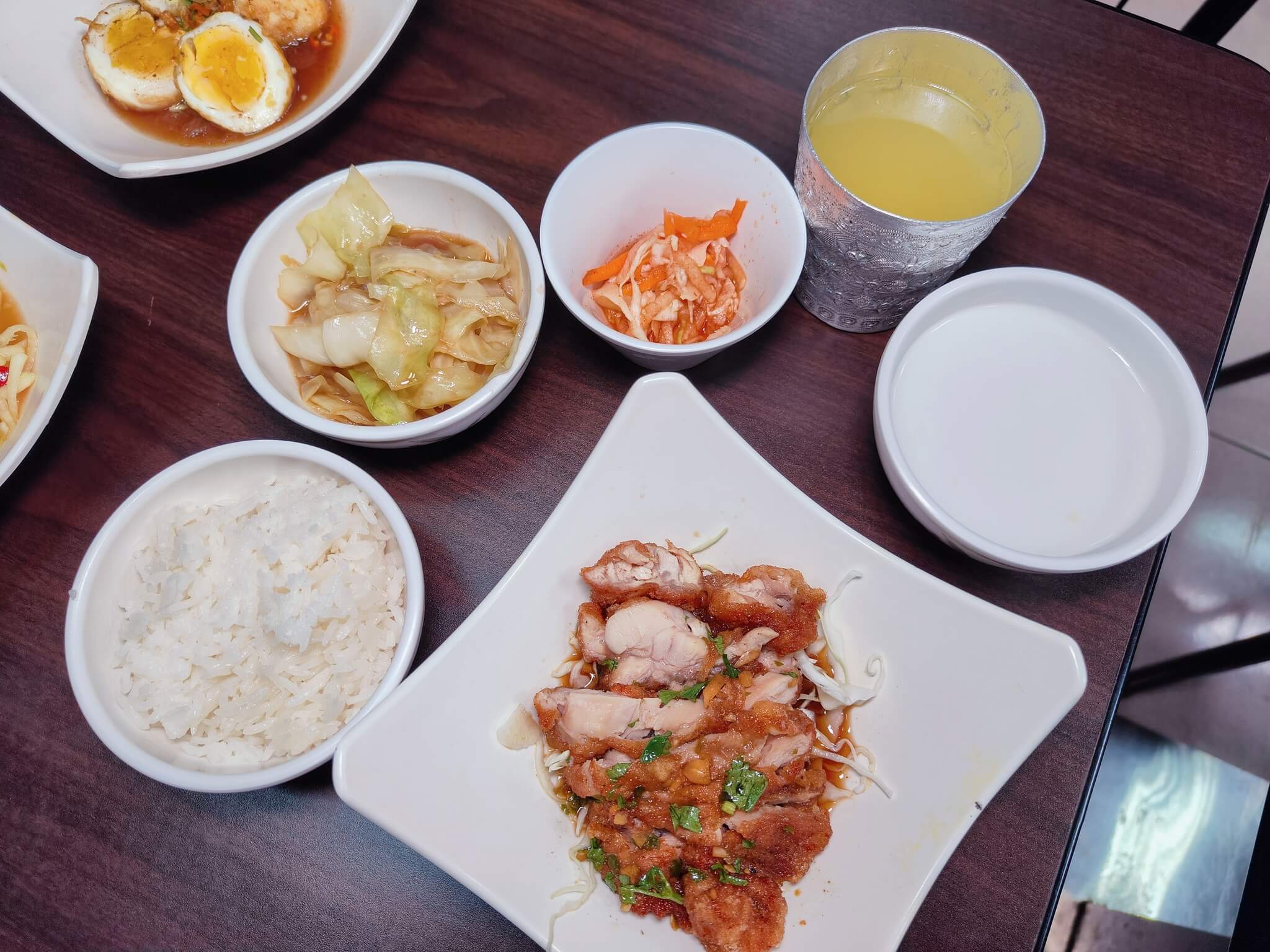 泰國料理｜銀魚泰國料理、每天只賣3小時、100元吃到飽！香米、西米露、飲品無限享用！ @💕小美很愛嚐💕