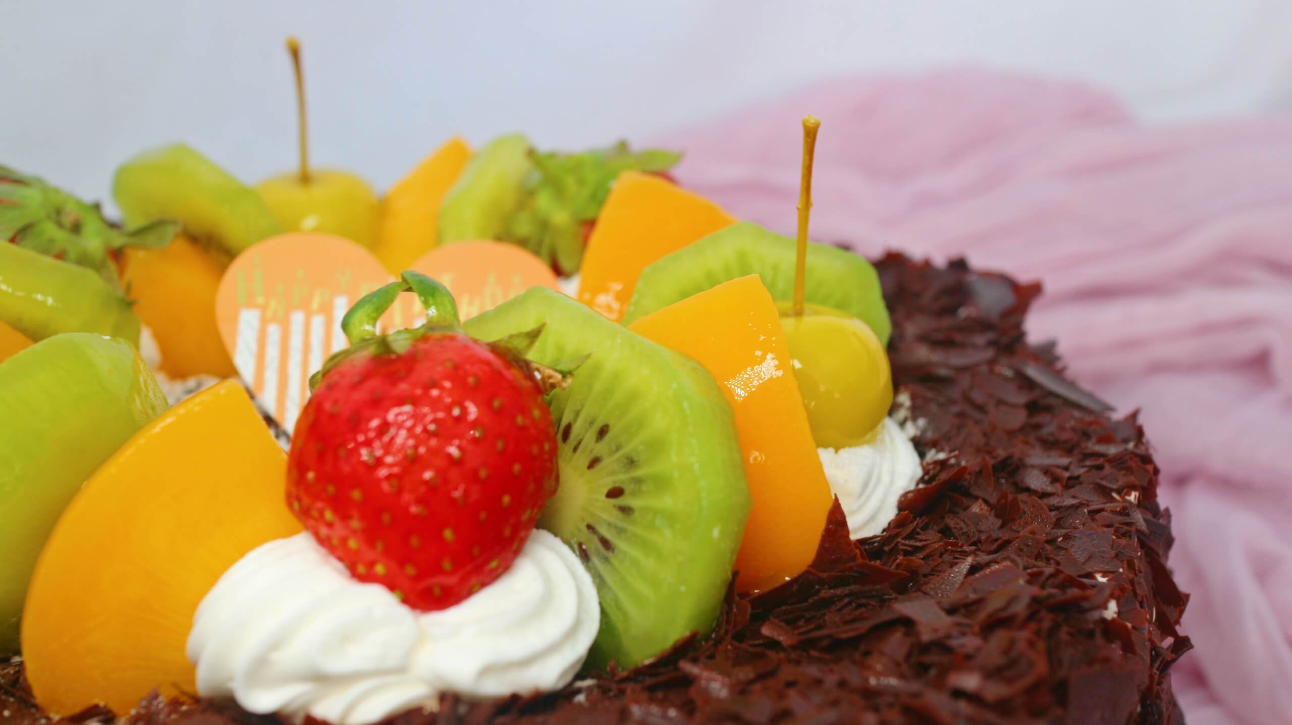 中和甜點推薦｜愛維爾手感烘培、幸福感爆棚黑森林蛋糕、滿滿「草莓、水蜜桃、奇異果」一次滿足、療癒系色調太銷魂！！ @💕小美很愛嚐💕