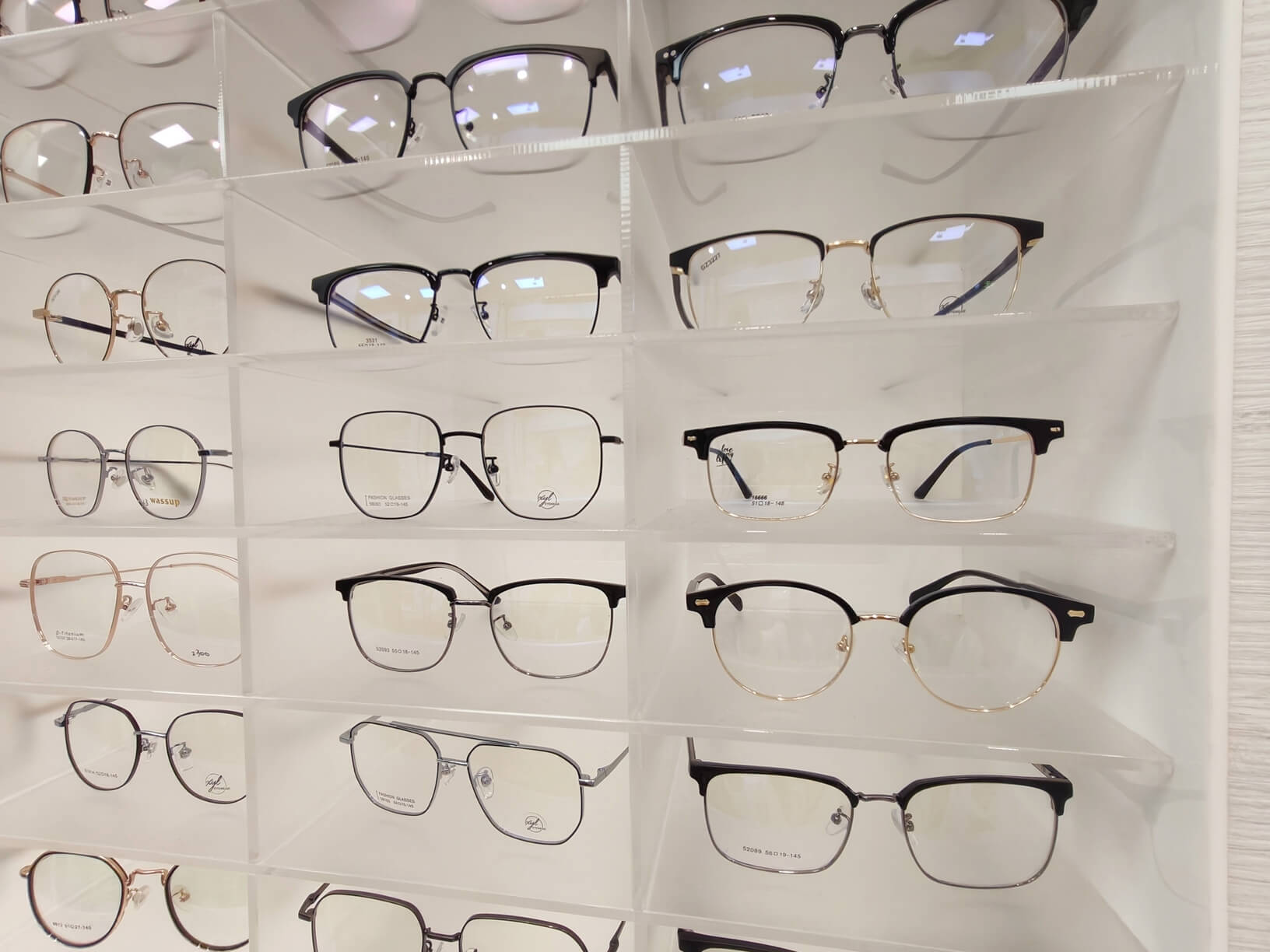 三重眼鏡推薦｜集品眼鏡、快速配鏡、買一送一！客製化時髦好看＋修飾臉型通通搞定！ @💕小美很愛嚐💕