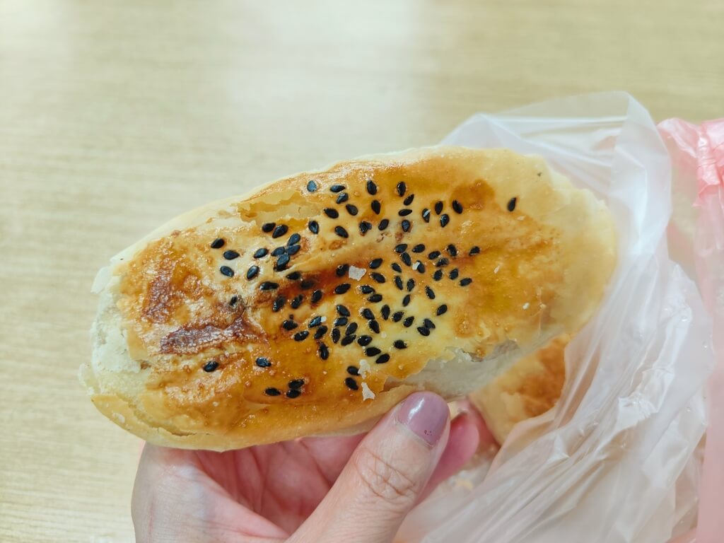 人氣的排隊早午餐、天天現炸現烤油條燒餅必吃、永和黑豆漿、板橋江子翠早餐推薦！