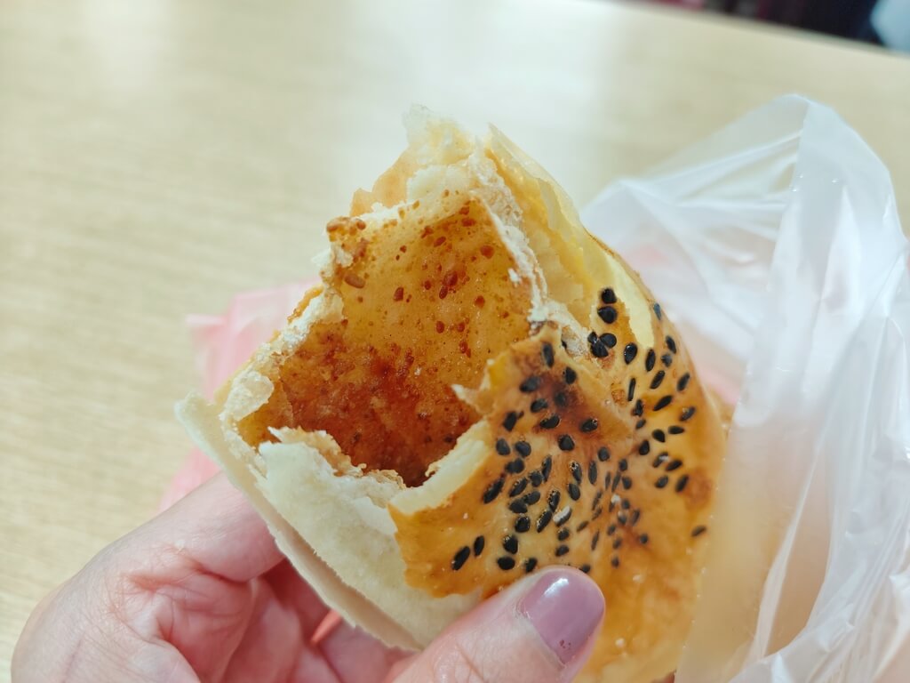 人氣的排隊早午餐、天天現炸現烤油條燒餅必吃、永和黑豆漿、板橋江子翠早餐推薦！