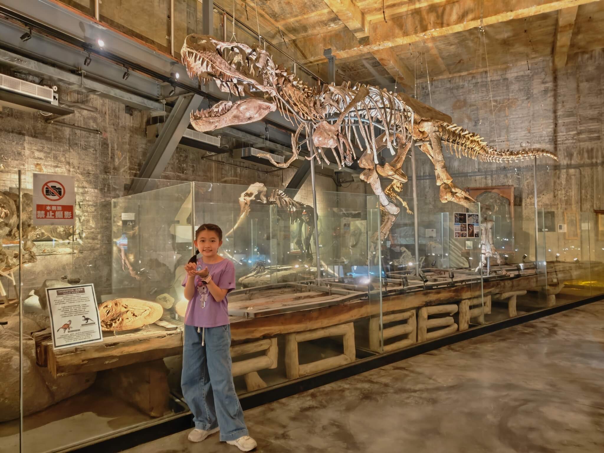 宜蘭景點｜Robert Y廢墟-暴龍館、暴龍化石真跡、恐龍迷必訪、好玩又好拍！！雨天室內景點！ @💕小美很愛嚐💕