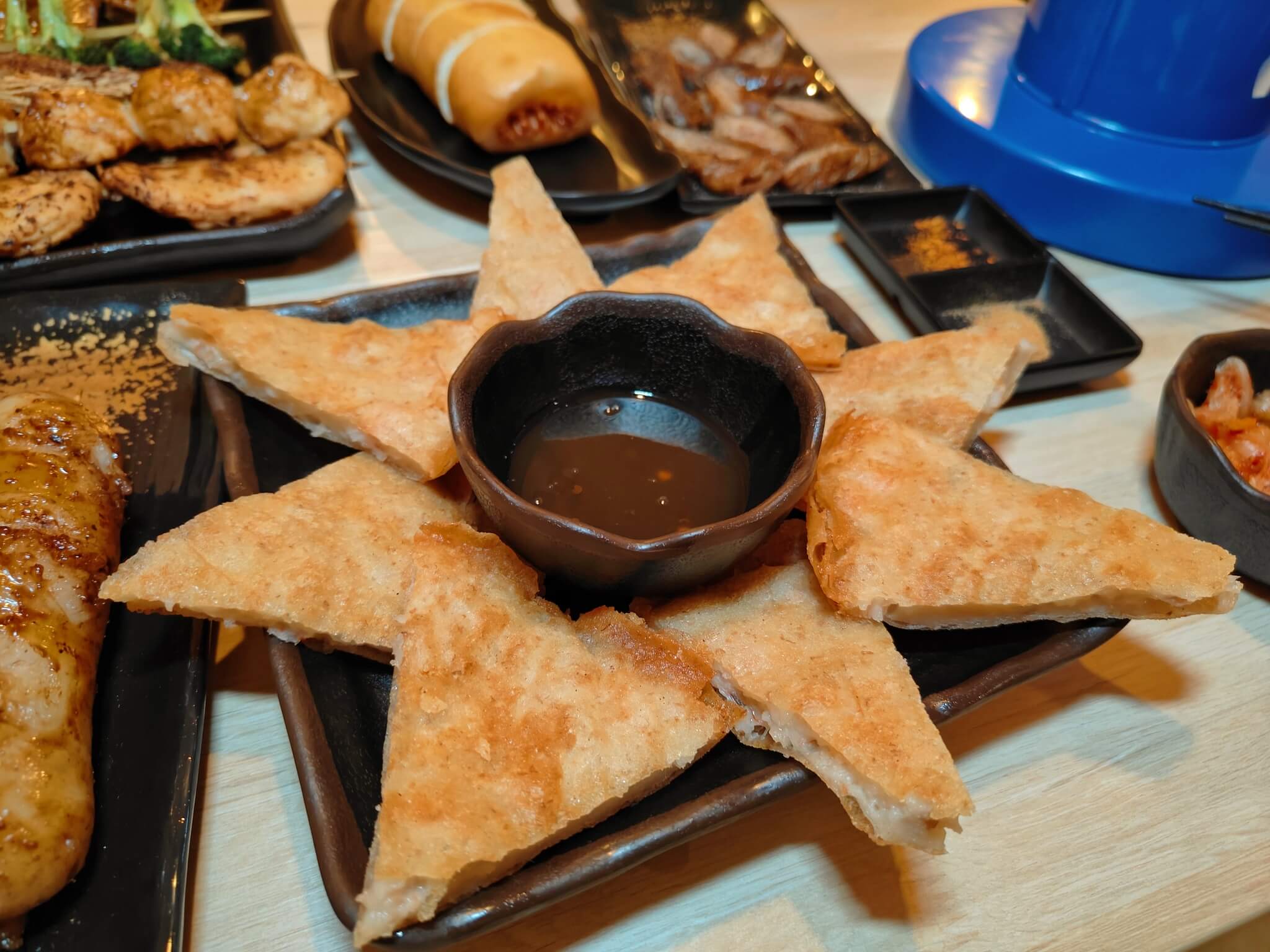 新莊美食｜柒息地串燒居酒屋 新莊中華店、在地深根十年老店、串燒只要19元起、串燒、海鮮、特色滷肉飯都必點！ @💕小美很愛嚐💕