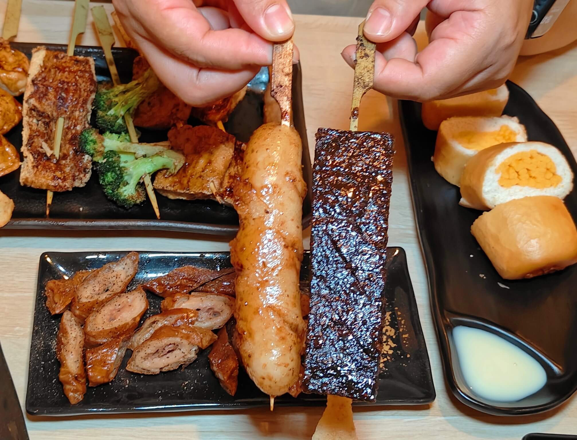 新莊美食｜柒息地串燒居酒屋 新莊中華店、在地深根十年老店、串燒只要19元起、串燒、海鮮、特色滷肉飯都必點！ @💕小美很愛嚐💕