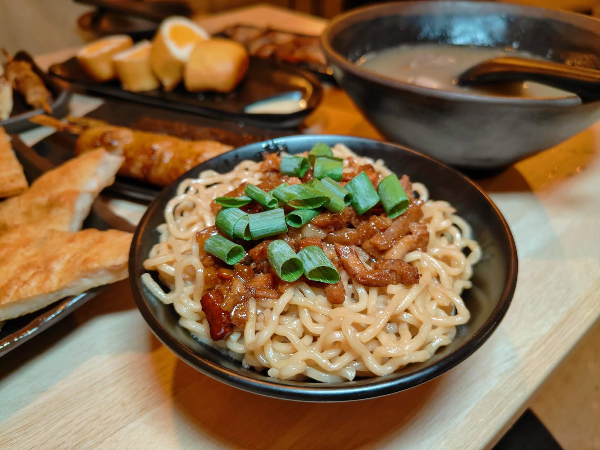 新莊美食｜柒息地串燒居酒屋 新莊中華店、在地深根十年老店、串燒只要19元起、串燒、海鮮、特色滷肉飯都必點！ @💕小美很愛嚐💕