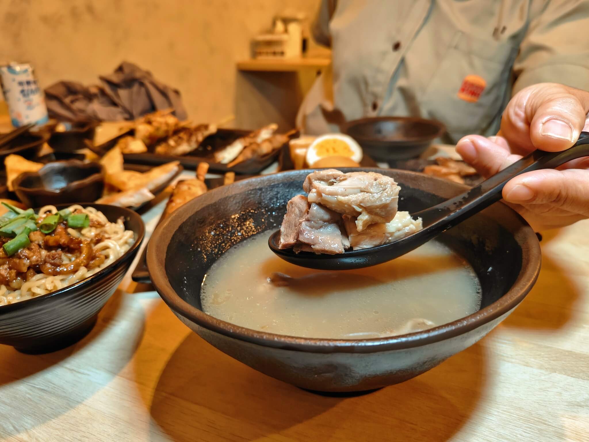 新莊美食｜柒息地串燒居酒屋 新莊中華店、在地深根十年老店、串燒只要19元起、串燒、海鮮、特色滷肉飯都必點！ @💕小美很愛嚐💕