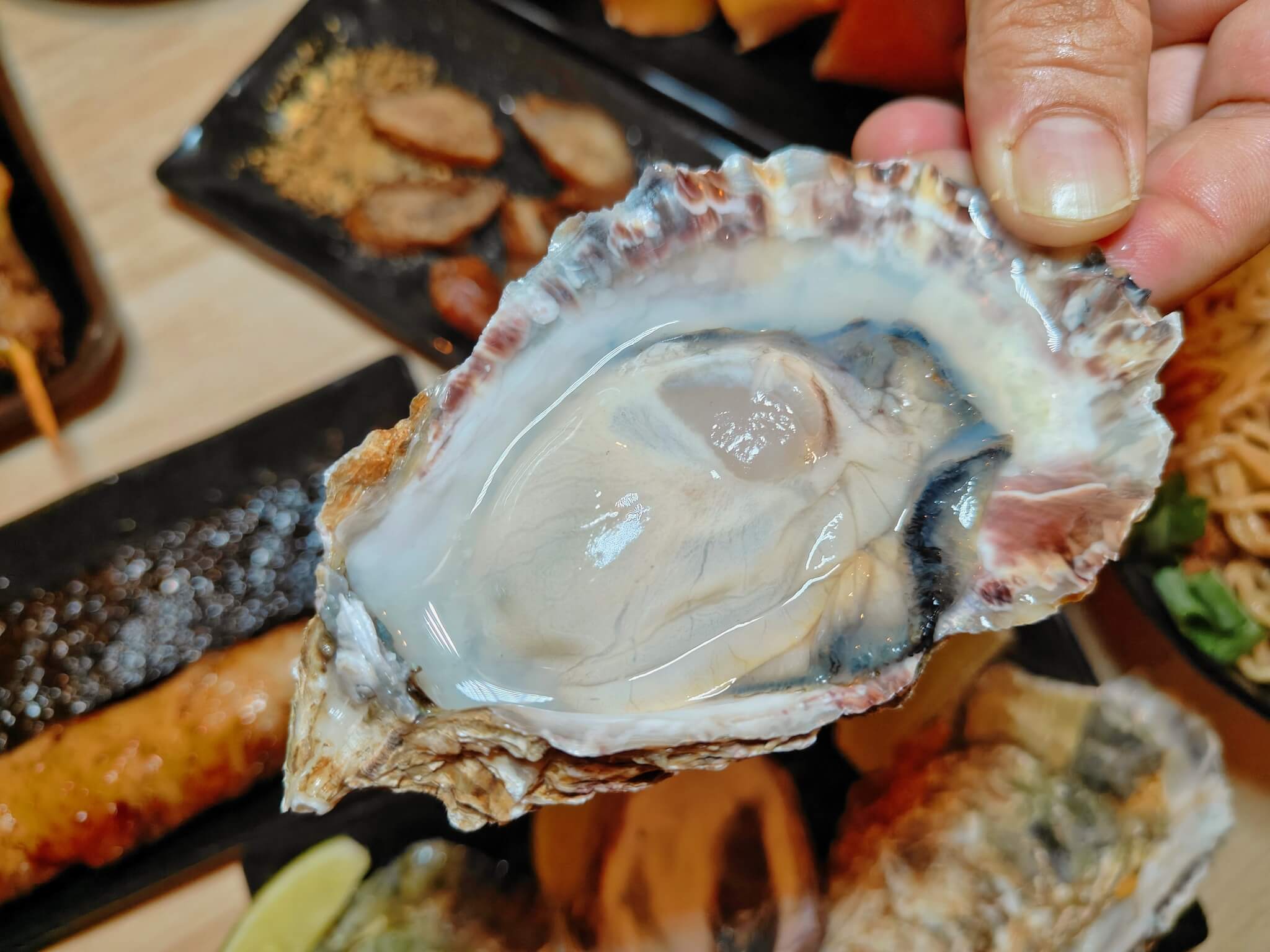 新莊美食｜柒息地串燒居酒屋 新莊中華店、在地深根十年老店、串燒只要19元起、串燒、海鮮、特色滷肉飯都必點！ @💕小美很愛嚐💕