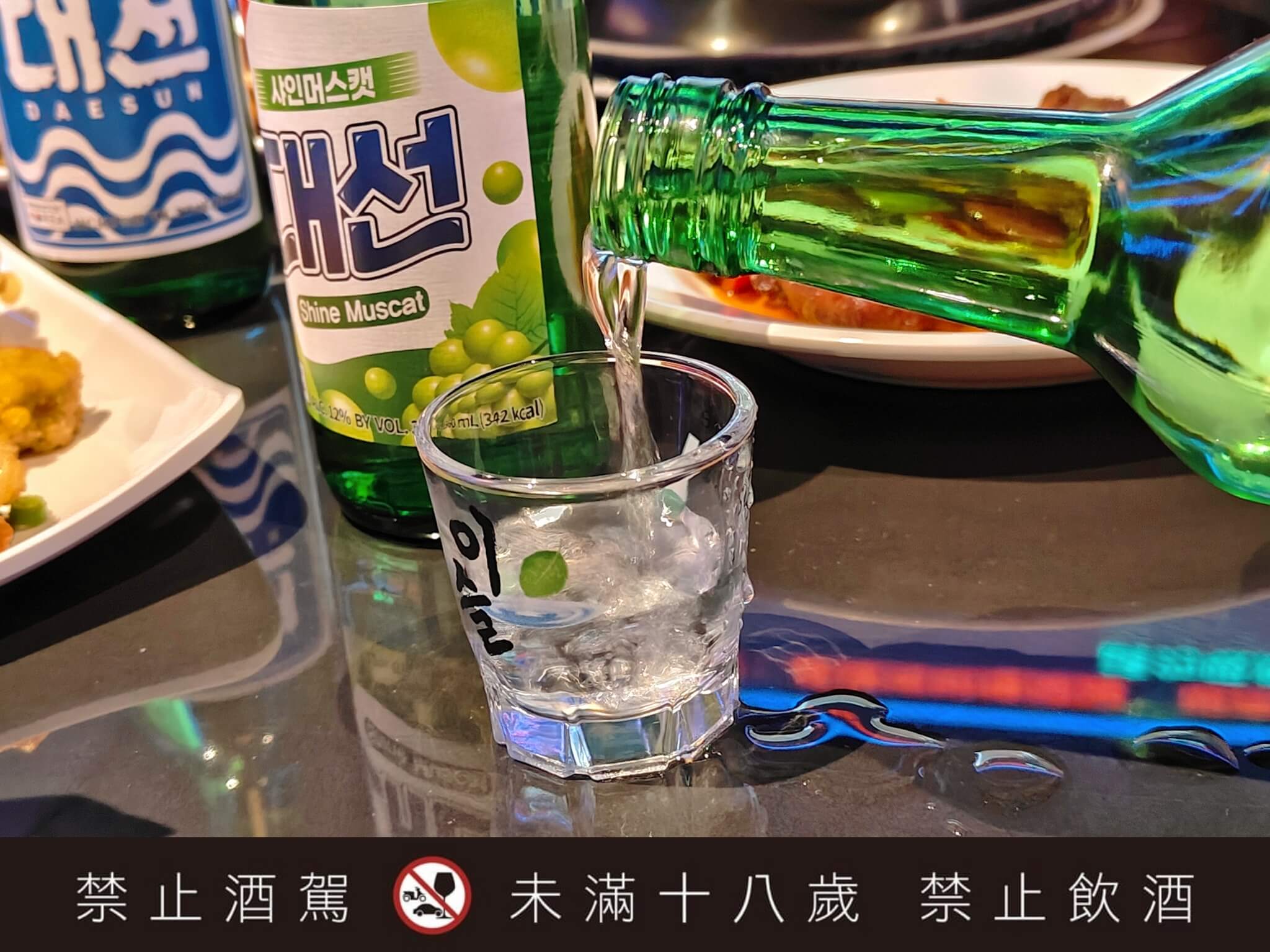 新上市｜韓國釜山大鮮燒酒、超夯的麝香葡萄、原味燒酒！溫醇口感與濃濃的水果味！ @💕小美很愛嚐💕