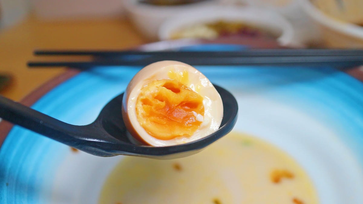 永和美食推薦|何家拉麵永和中正、拉麵無限續、豆花甜品吃到飽、老饕最推「雞白豚骨拉麵」! - 第23張圖