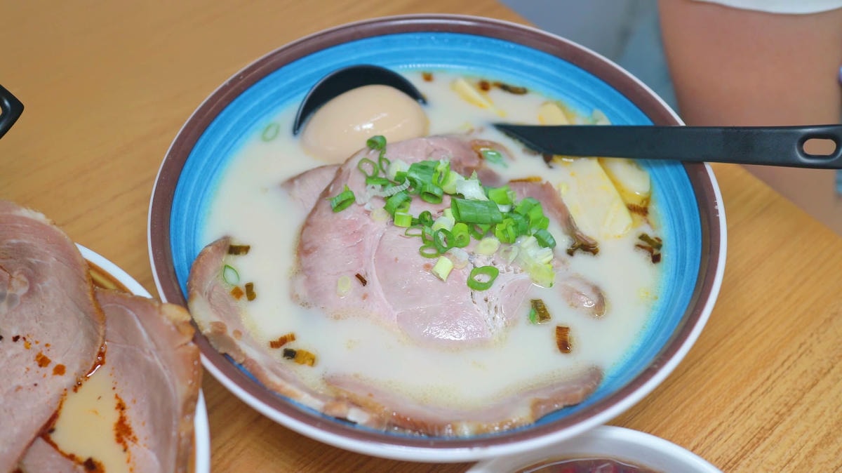 永和美食推薦|何家拉麵永和中正、拉麵無限續、豆花甜品吃到飽、老饕最推「雞白豚骨拉麵」! - 第19張圖
