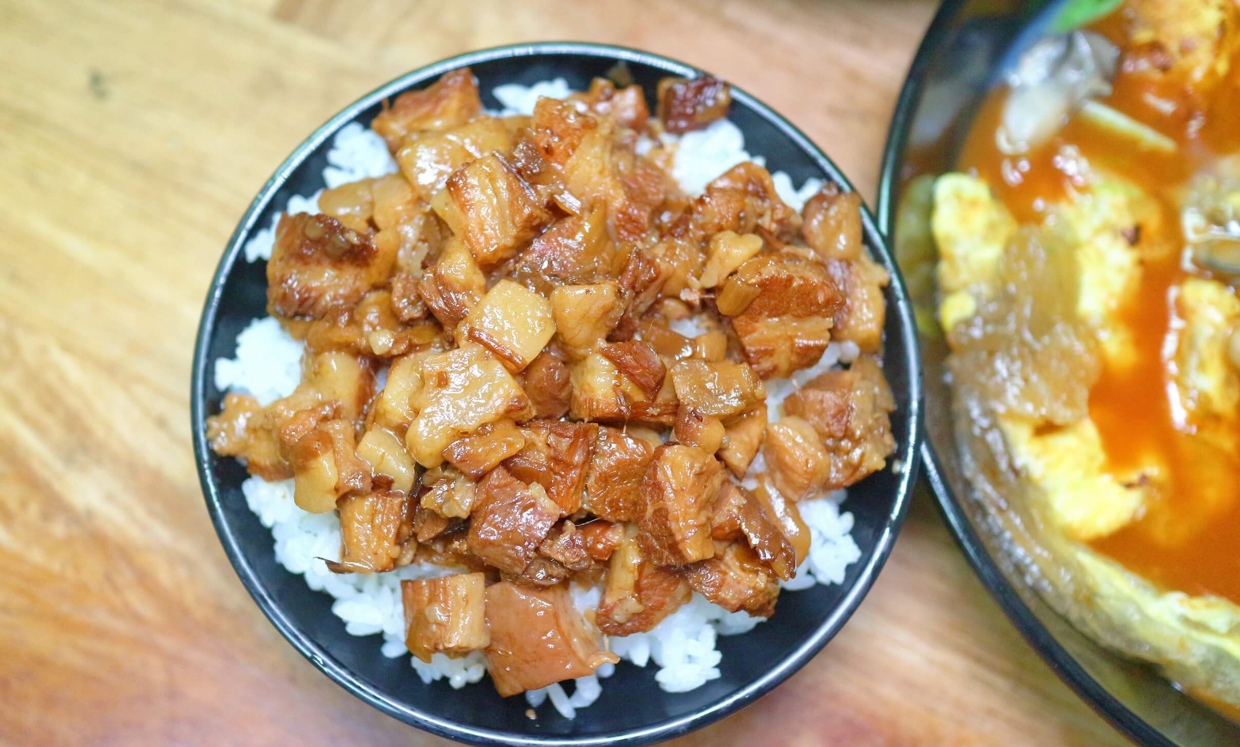 臨江街觀光夜市｜巧緣魯肉飯、通化夜市人氣小吃、美味必點蚵仔煎、魯肉飯、藥燉排骨！ @💕小美很愛嚐💕