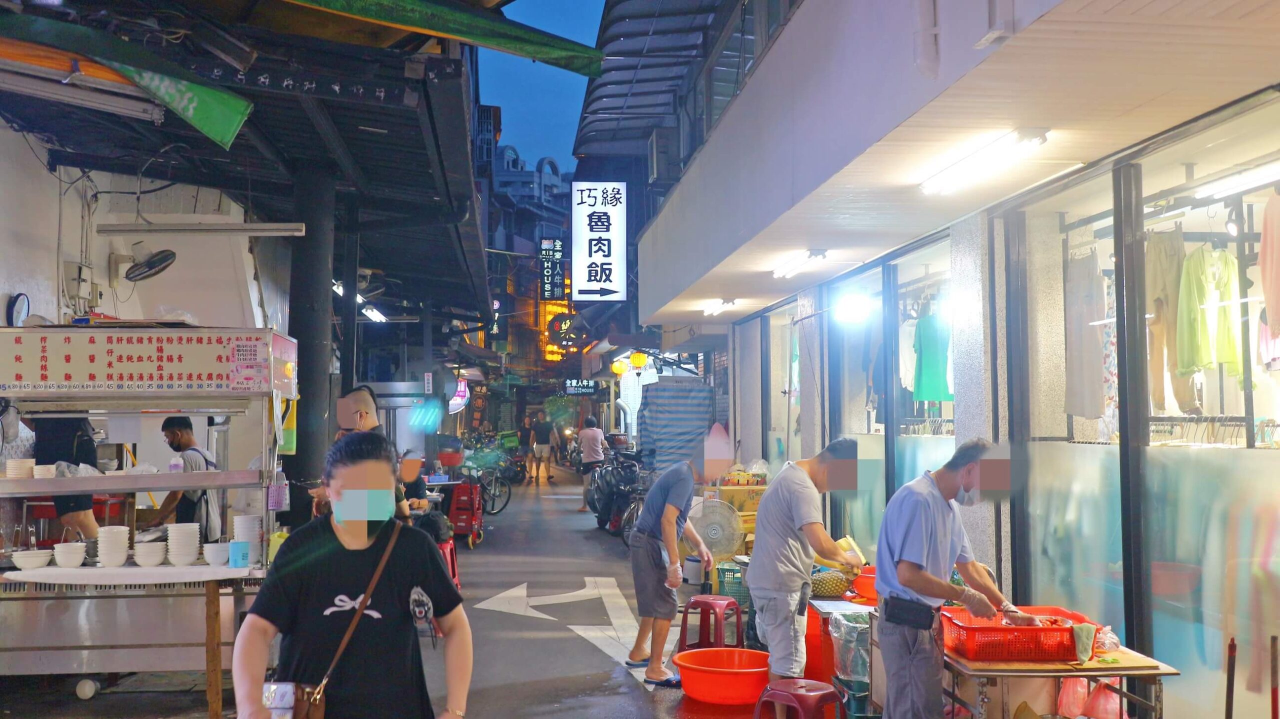 臨江街觀光夜市｜巧緣魯肉飯、通化夜市人氣小吃、美味必點蚵仔煎、魯肉飯、藥燉排骨！ @💕小美很愛嚐💕