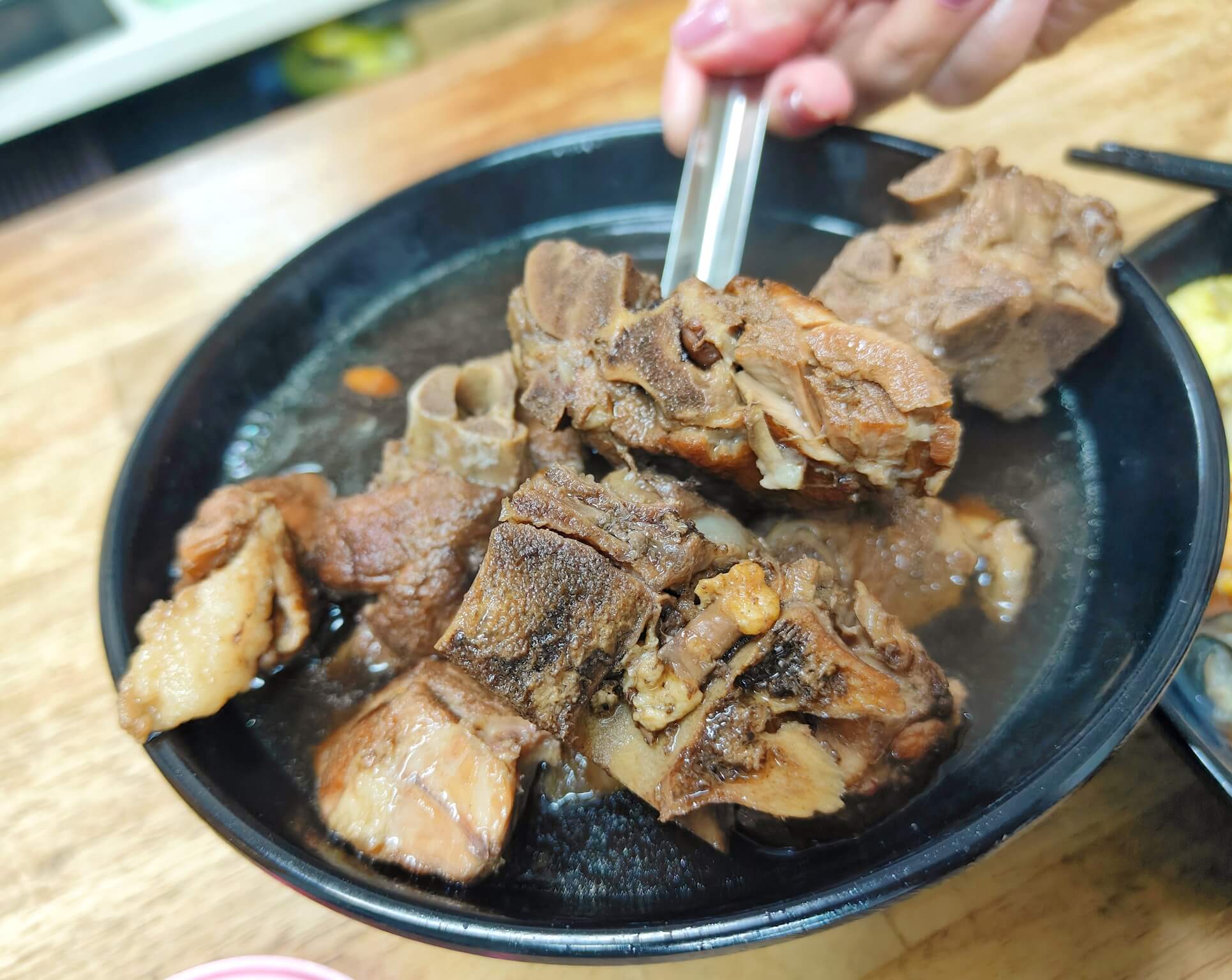 臨江街觀光夜市｜巧緣魯肉飯、通化夜市人氣小吃、美味必點蚵仔煎、魯肉飯、藥燉排骨！ @💕小美很愛嚐💕