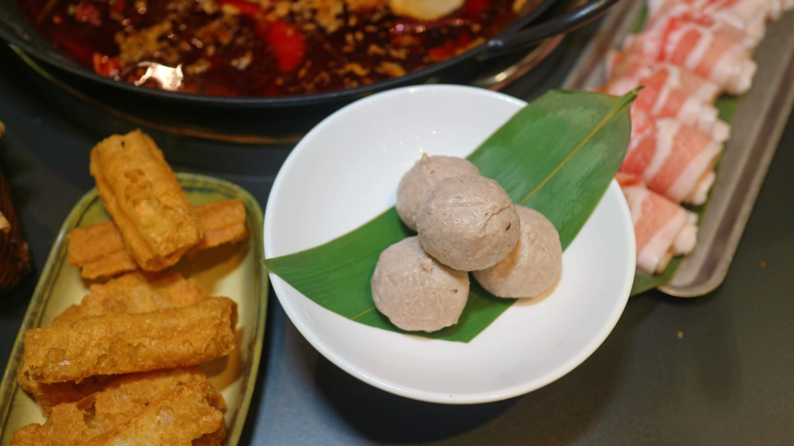 竹北美食｜李鐵柱火鍋村、「以茶代水」打造獨特濃厚迷人口感、飲料必點來療癒一下自己、小茶壺冒煙可愛到不行！ @💕小美很愛嚐💕