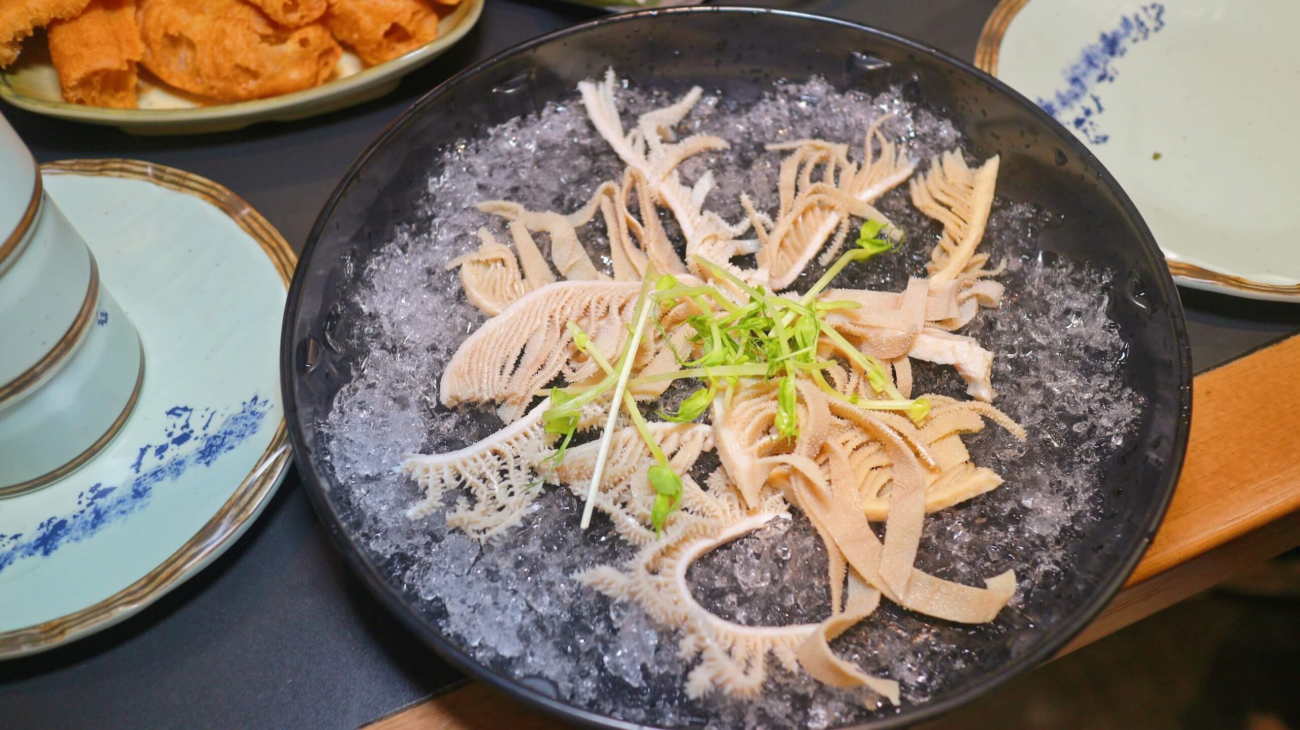 竹北美食｜李鐵柱火鍋村、「以茶代水」打造獨特濃厚迷人口感、飲料必點來療癒一下自己、小茶壺冒煙可愛到不行！ @💕小美很愛嚐💕