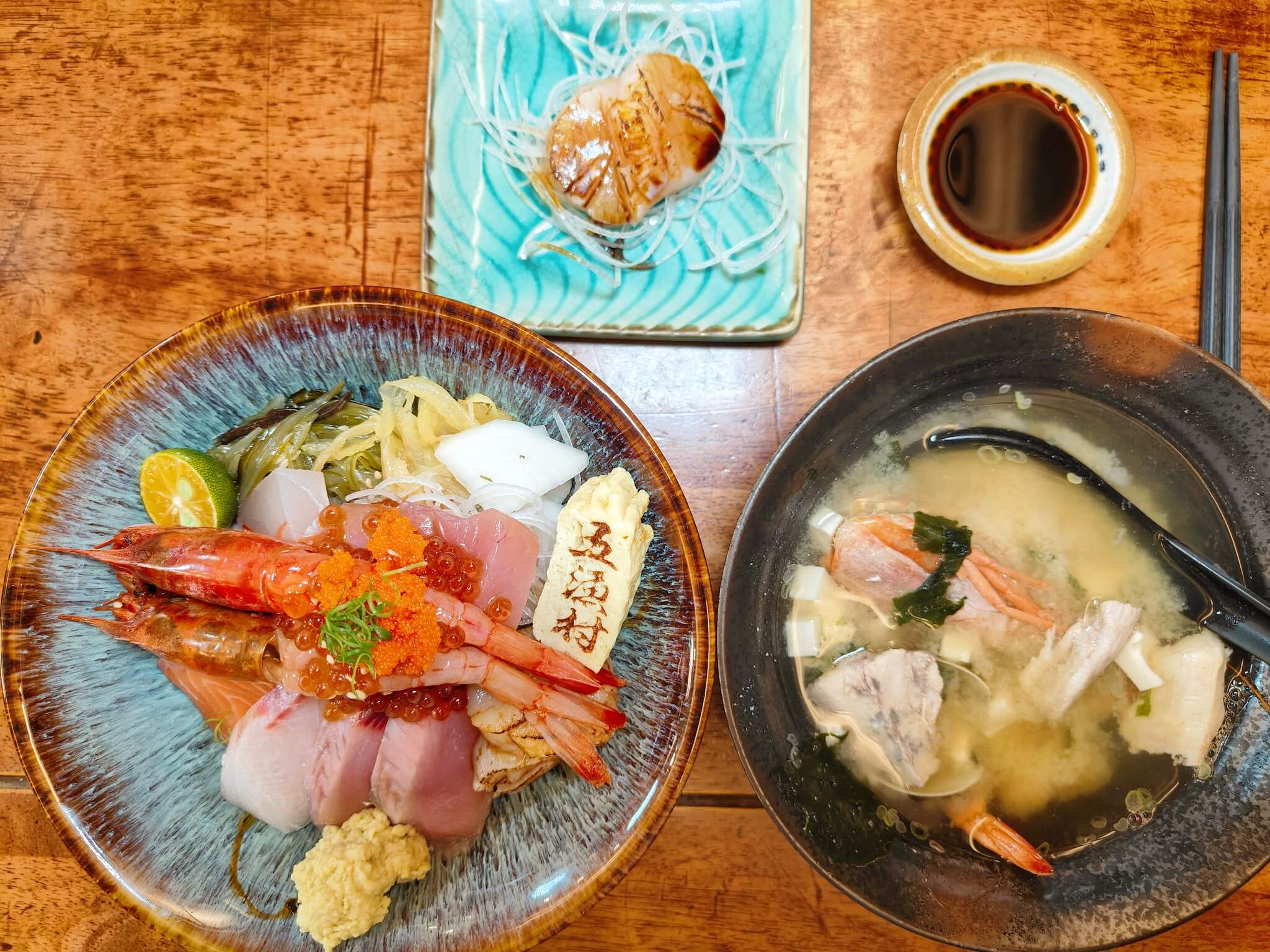 內湖美食｜五漁村丼飯屋、超級彭湃豪華海鮮丼飯、高CP值白飯、霸氣味噌湯免費喝到飽！內湖隱藏版美食 @💕小美很愛嚐💕