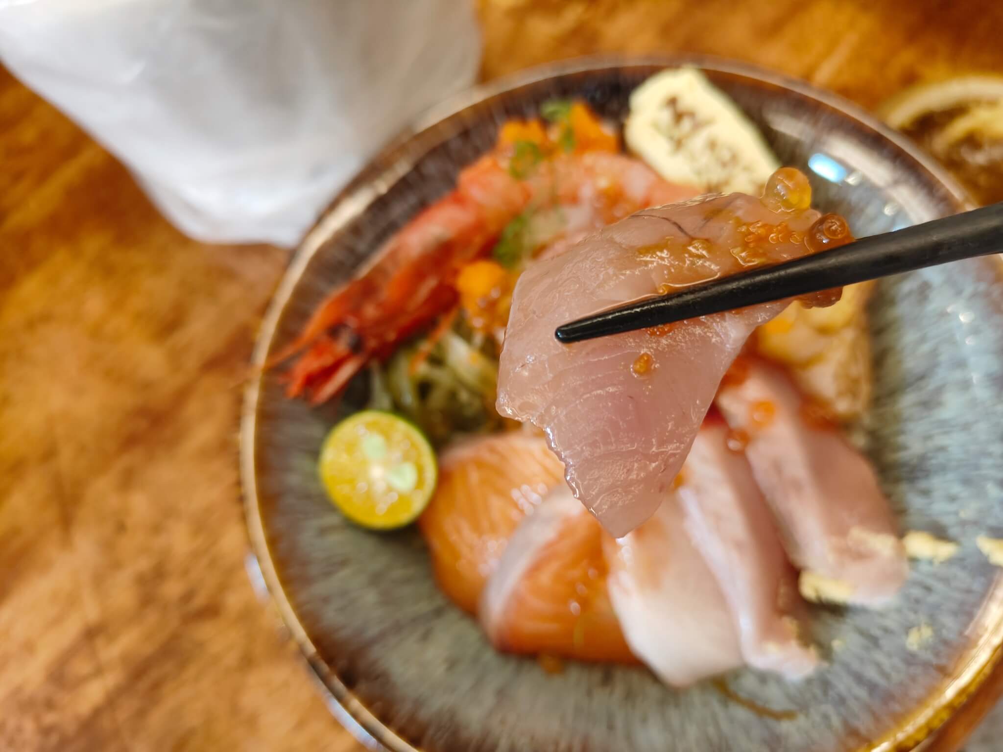 內湖美食｜五漁村丼飯屋、超級彭湃豪華海鮮丼飯、高CP值白飯、霸氣味噌湯免費喝到飽！內湖隱藏版美食 @💕小美很愛嚐💕