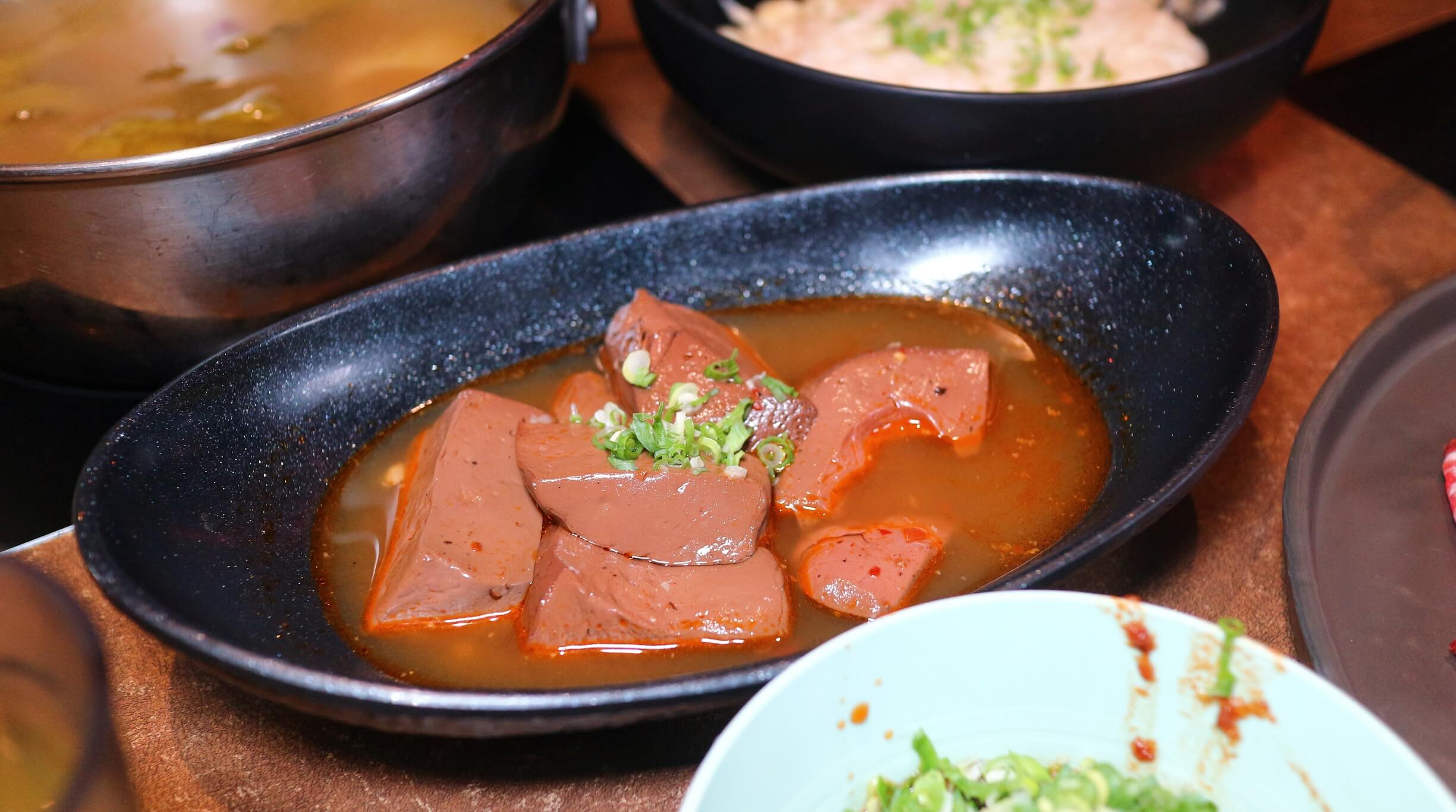 台中美術館火鍋｜論石間鍋物 台中國美店、近30款鮮蔬、鍋料、飲品、冰淇淋吃到飽！ @💕小美很愛嚐💕