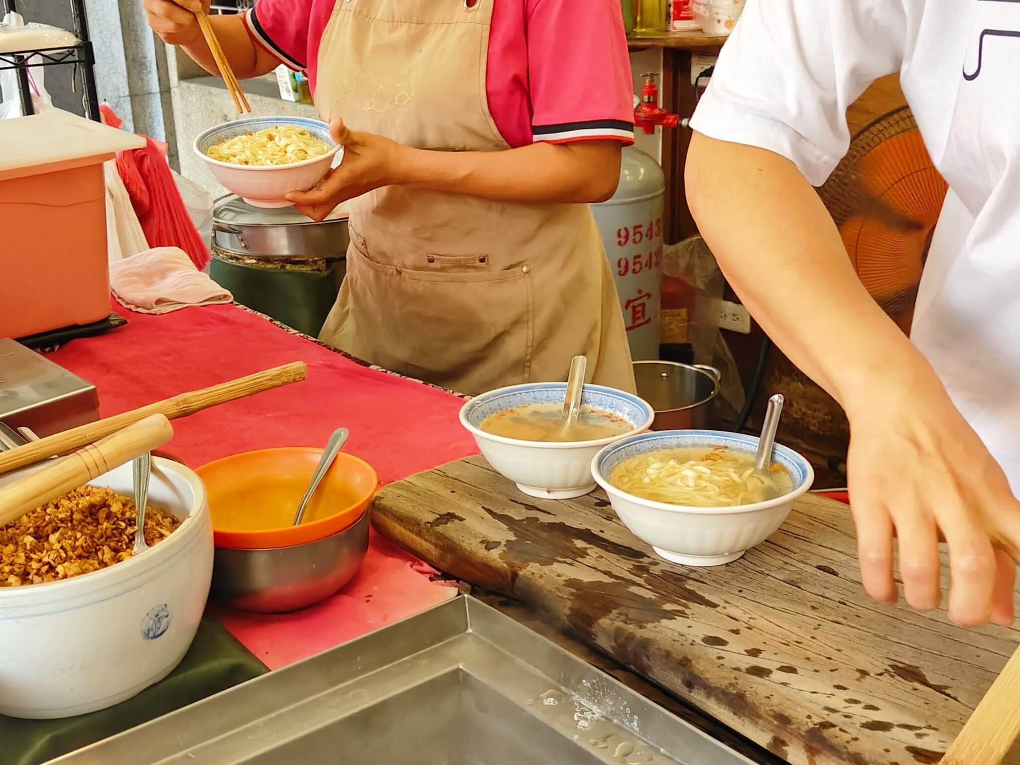 羅東美食｜羅東帝爺廟口喥咕麵、乾麵、餛飩專賣超過一甲子！樸實無華的涮嘴必吃美食之一 @💕小美很愛嚐💕