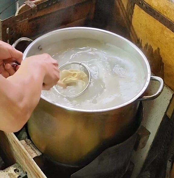 江子翠美食｜鍋貼水餃牛肉麵、加麵只要加10元 , 哇~馬上升級大碗 , 一餐便宜又飽足！ @💕小美很愛嚐💕