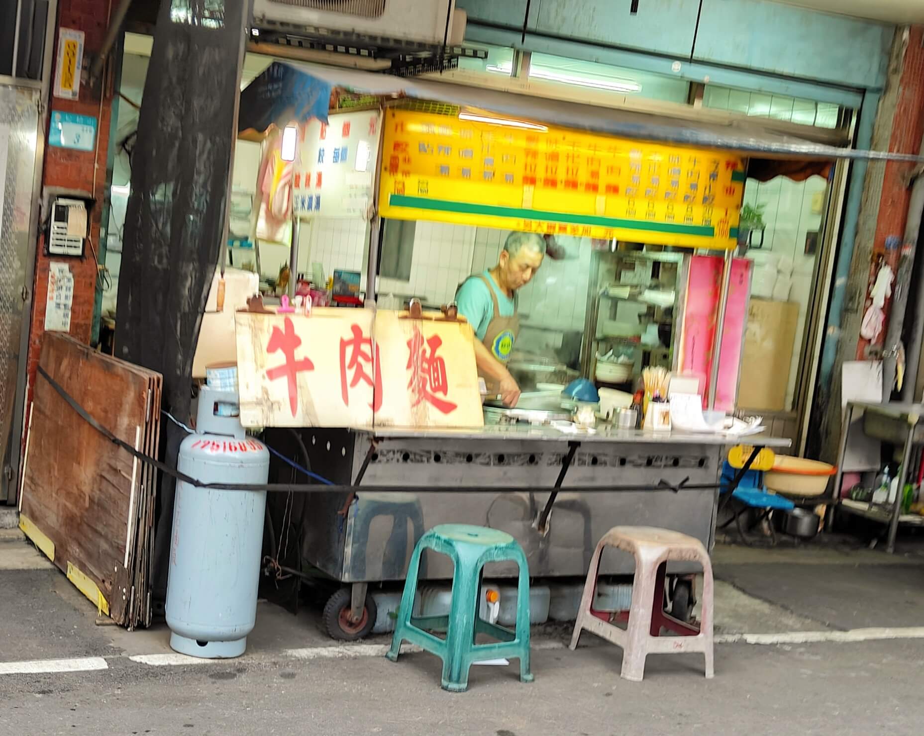 江子翠美食｜鍋貼水餃牛肉麵、加麵只要加10元 , 哇~馬上升級大碗 , 一餐便宜又飽足！ @💕小美很愛嚐💕