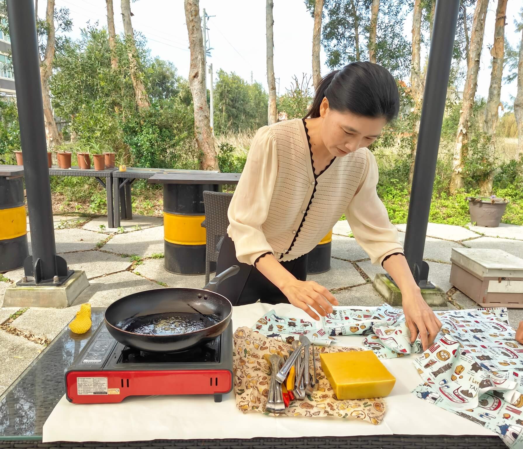 新屋秘境推薦、跟著在地人漫遊新屋趣～蘭園養蜂場、體驗蓋石滬挖海瓜子捕魚、漫步新屋綠色隧道！ @💕小美很愛嚐💕