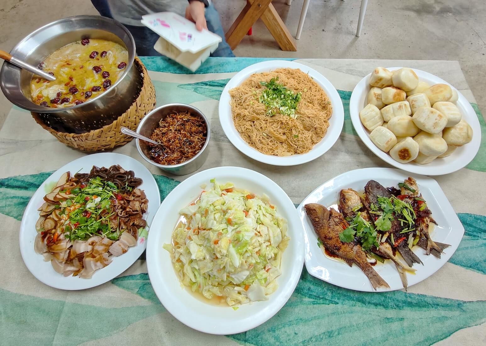 新屋秘境推薦、跟著在地人漫遊新屋趣～蘭園養蜂場、體驗蓋石滬挖海瓜子捕魚、漫步新屋綠色隧道！ @💕小美很愛嚐💕