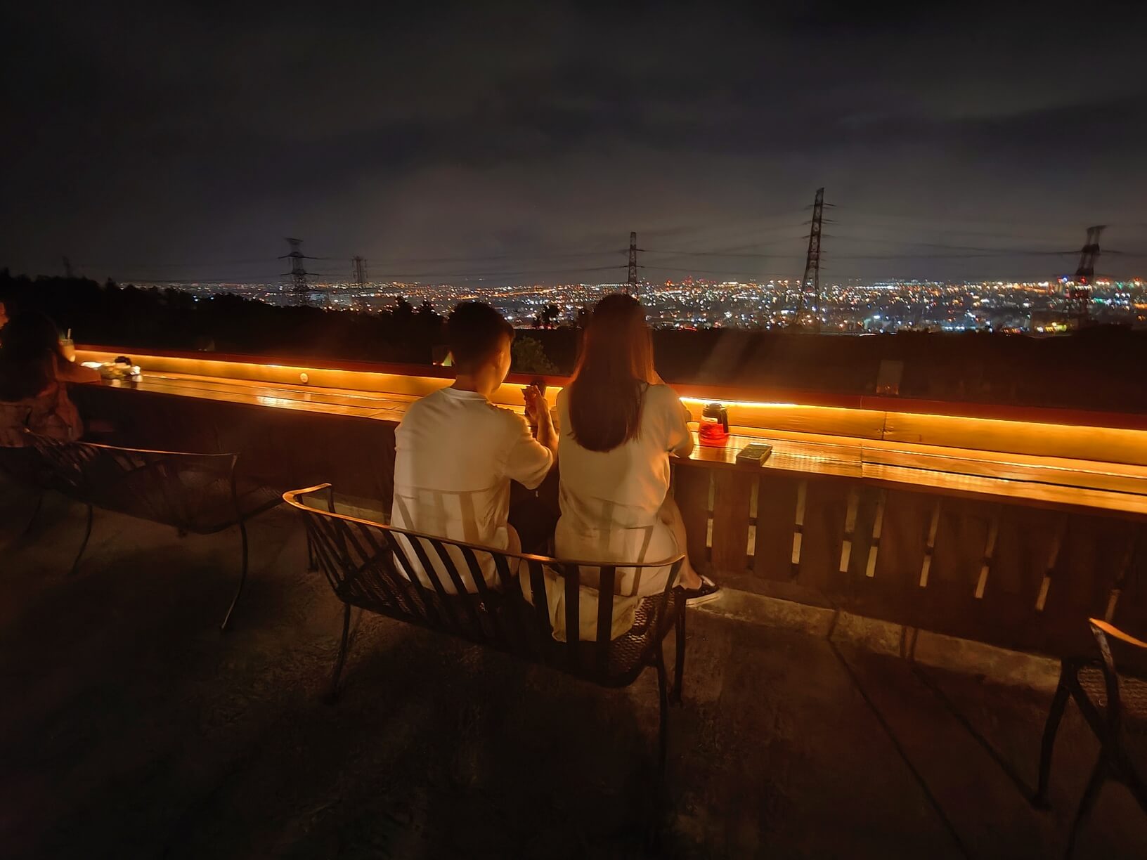 台中夜景推薦｜鳥居夜景咖啡、「神級夜景」網美打卡必拍180°浪漫燈海、全景星空全盡收眼底！ @💕小美很愛嚐💕