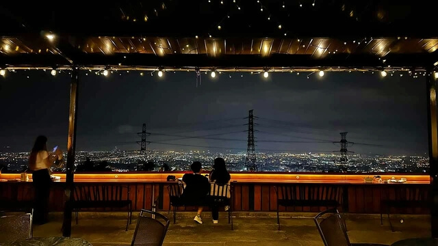 台中夜景推薦｜鳥居夜景咖啡、「神級夜景」網美打卡必拍180°浪漫燈海、全景星空全盡收眼底！ @💕小美很愛嚐💕