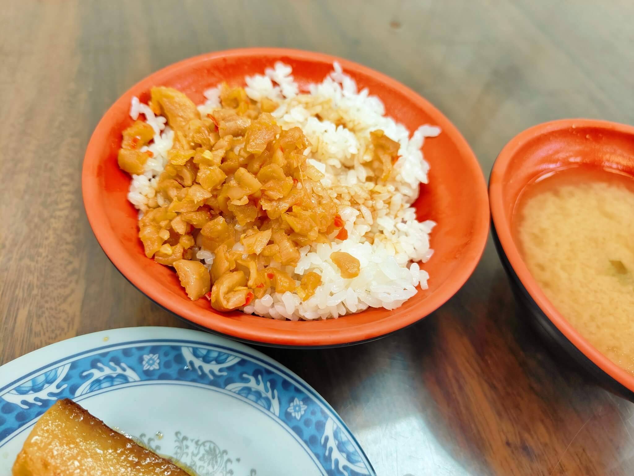 台中后里爌肉飯推薦｜鄭爌肉飯、曠肉、滷排骨入口即化、免費湯品、辣菜脯可以任你加！台中美食(菜單)！ @💕小美很愛嚐💕