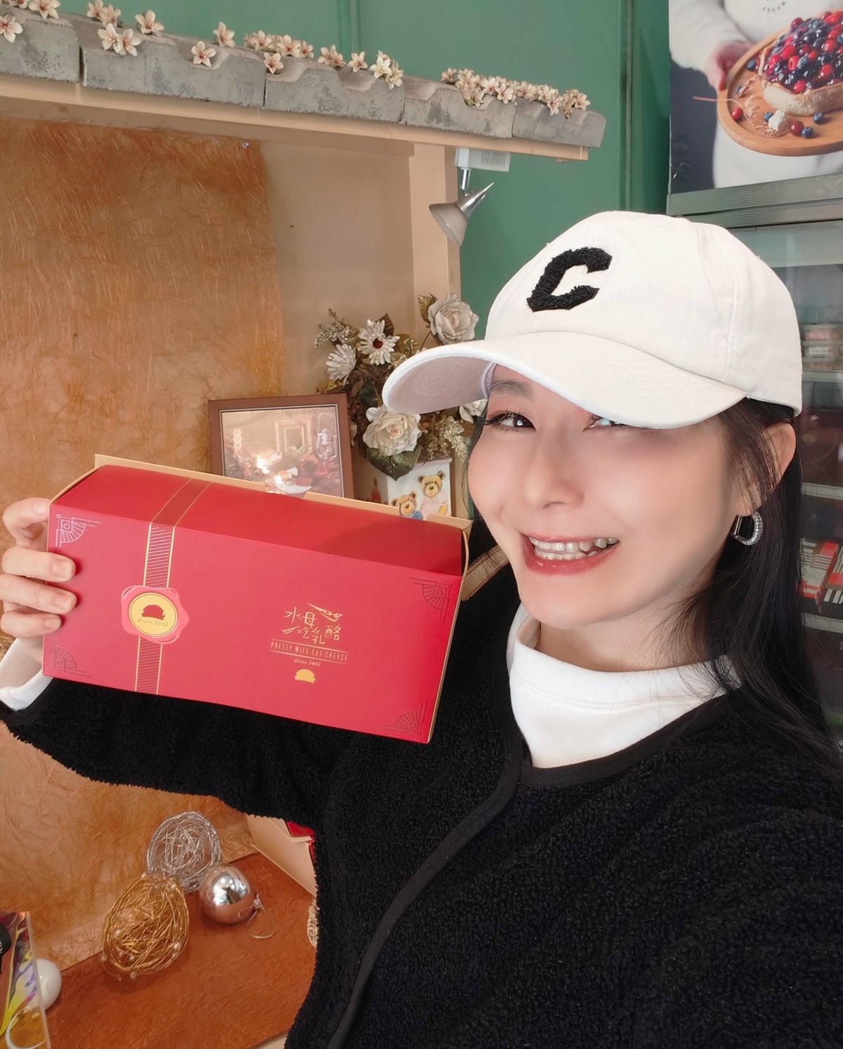 台中石岡美食推薦｜水母吃乳酪 豐勢店、二種獨家口感、月球引力手工餅乾禮盒推薦必買！