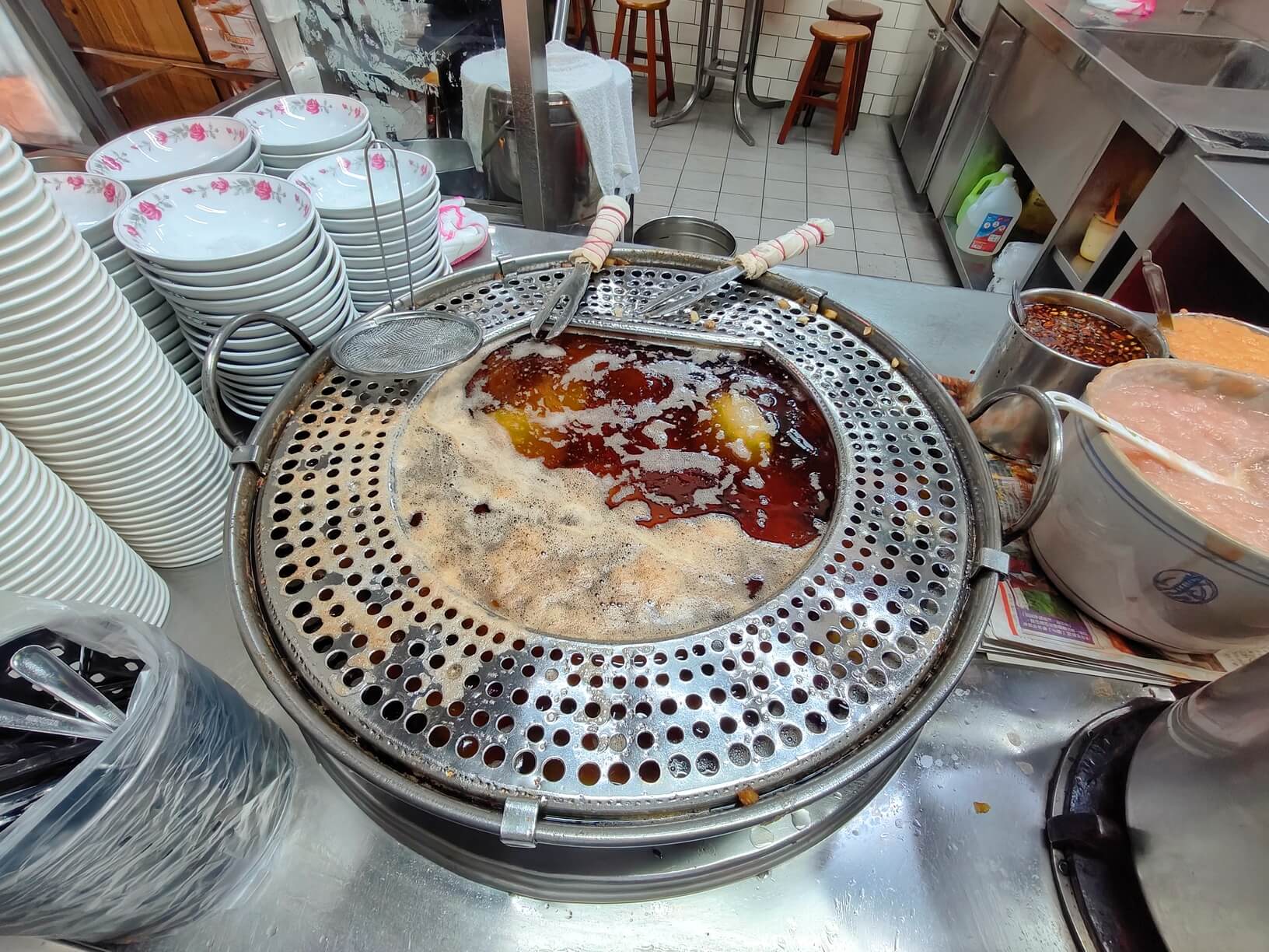 台中豐原美食｜正老牌豐原肉丸、炸肉丸皮Q有嚼勁、還有高湯無限讓你喝、廟東夜市必吃的肉丸老店！ @💕小美很愛嚐💕