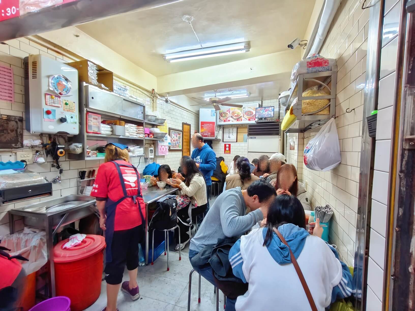 台中豐原美食｜廟東清水排骨麵店、「老店排骨酥」內行才知、必吃人氣排隊美食！ @💕小美很愛嚐💕