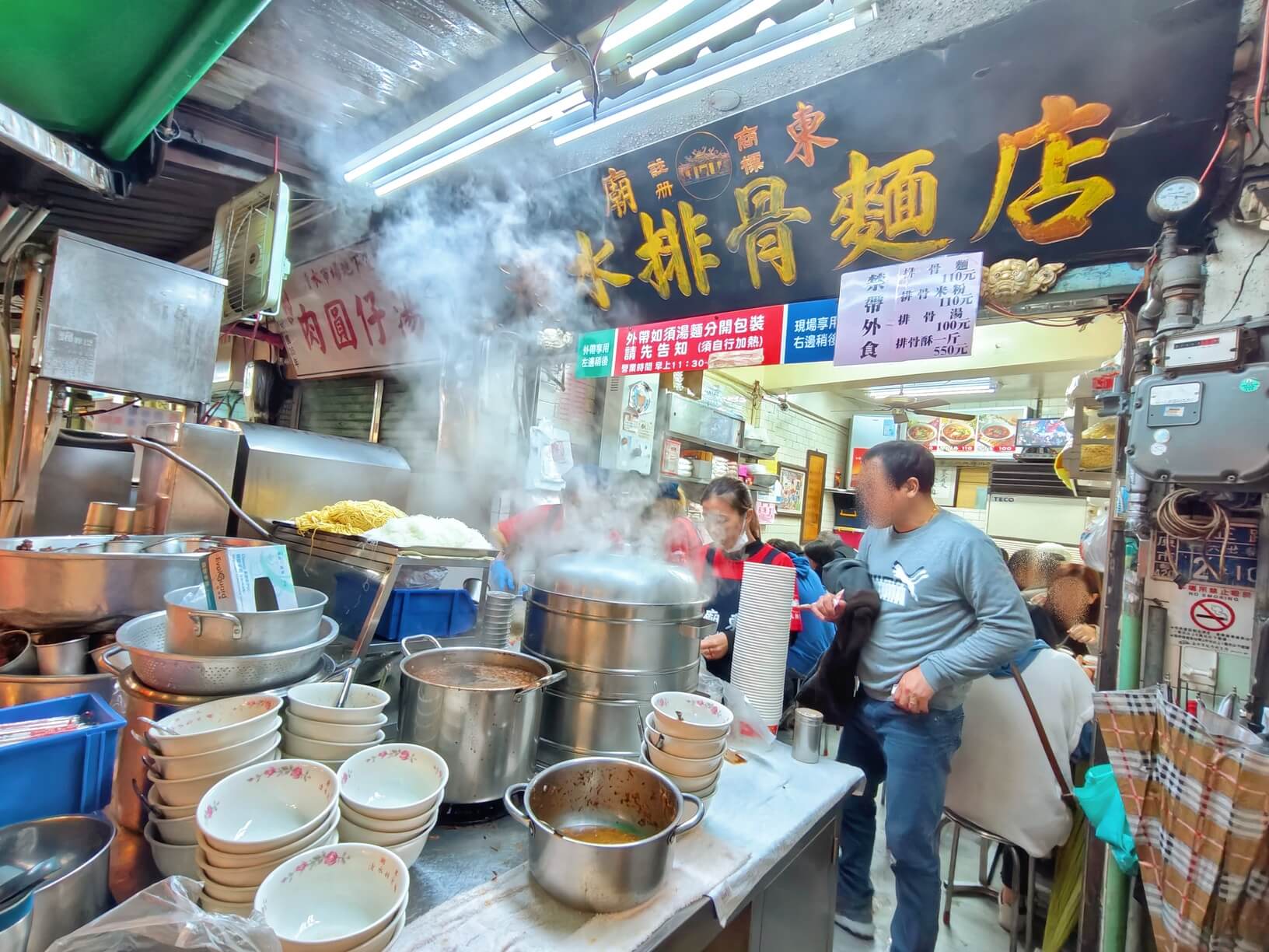 台中豐原美食｜廟東清水排骨麵店、「老店排骨酥」內行才知、必吃人氣排隊美食！ @💕小美很愛嚐💕