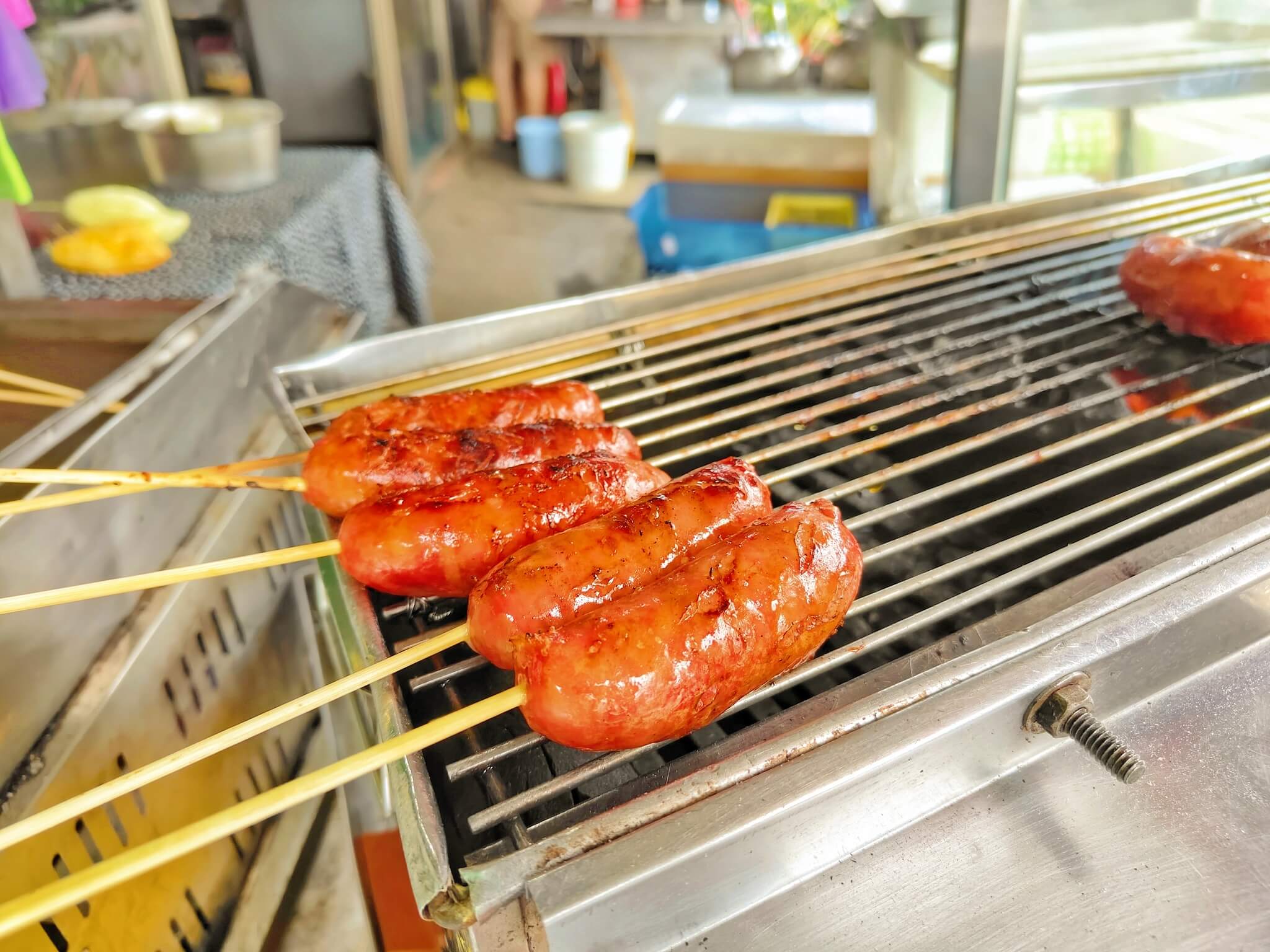 基隆美食｜台版彩色威尼斯「正濱漁港」旁、瑪莉古小吃店、烤的超好的烤香腸！ @💕小美很愛嚐💕