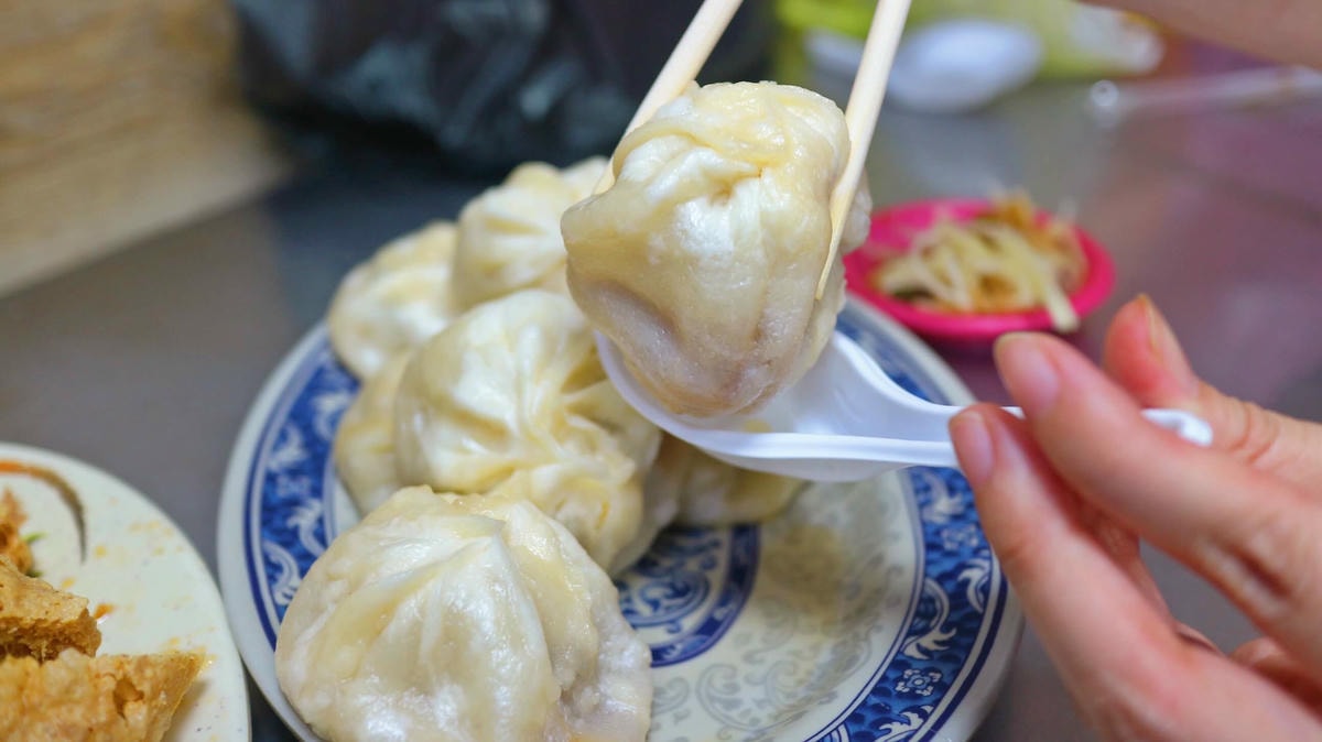 湳雅夜市美食|板橋小籠包、爆漿肉汁要小心吃!板橋宵夜美食 - 第14張圖