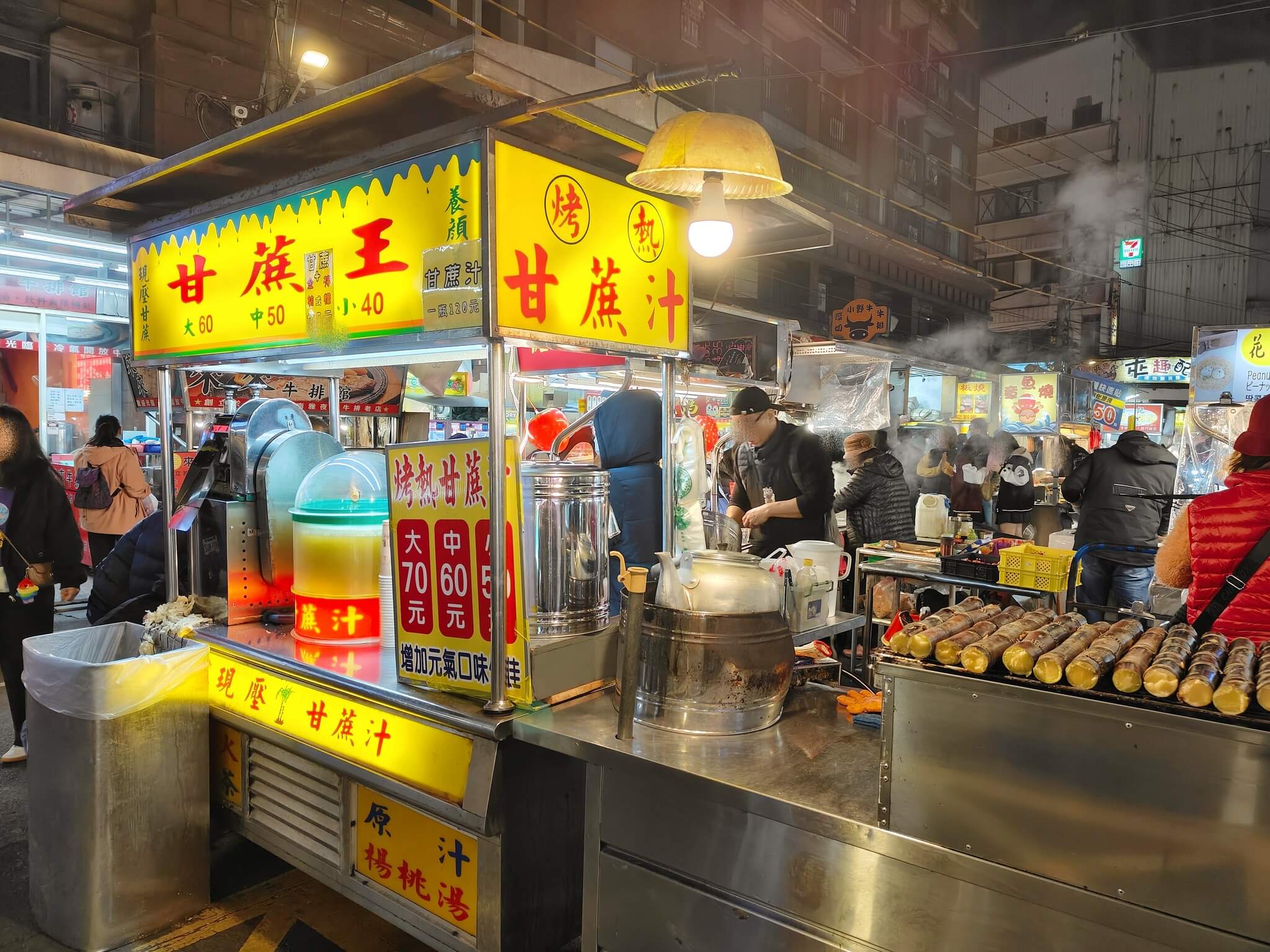 基隆美食｜魚刺人雞蛋糕咖啡館 基隆正濱店、 基隆限定「牛軋糖雞蛋糕」熱熱吃香甜可口 , 一口咬下爆漿口感！ @💕小美很愛嚐💕