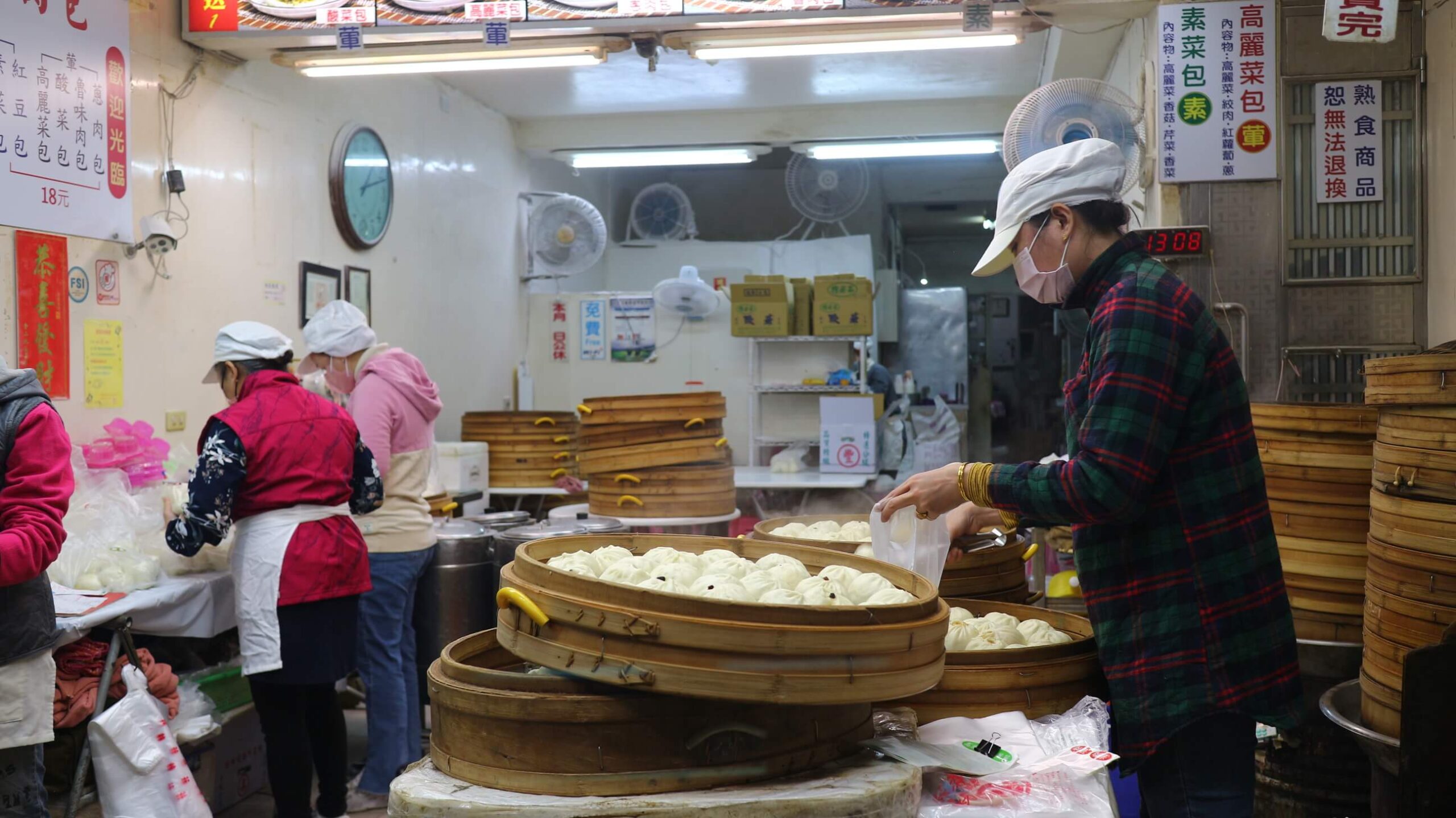 金山美食｜金山王肉包、人氣銅板美食、熱銷30多年、飽滿實在好吃還不脹氣！ @💕小美很愛嚐💕